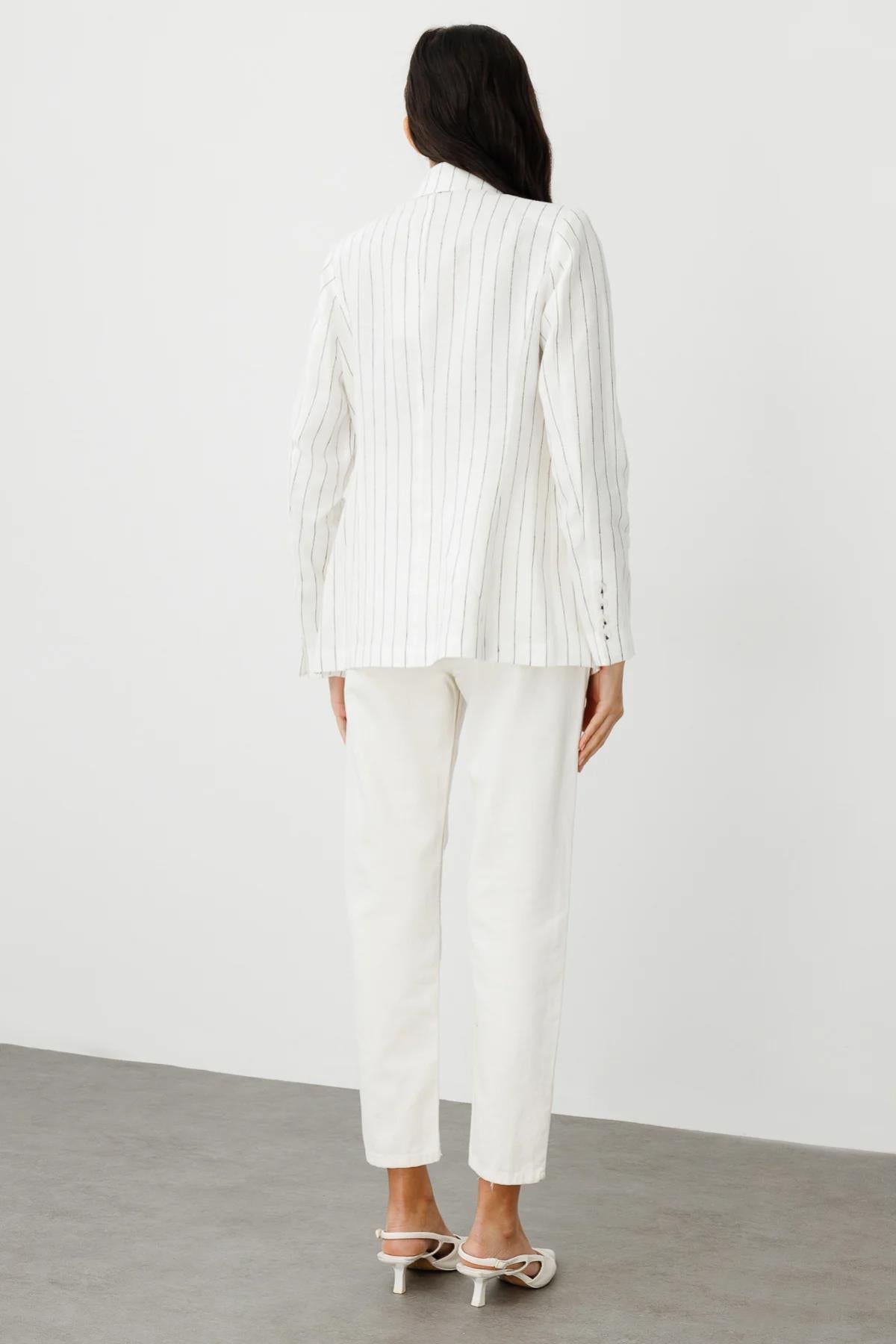 Kapalı Cep Detaylı Astarsız Keten Ceket