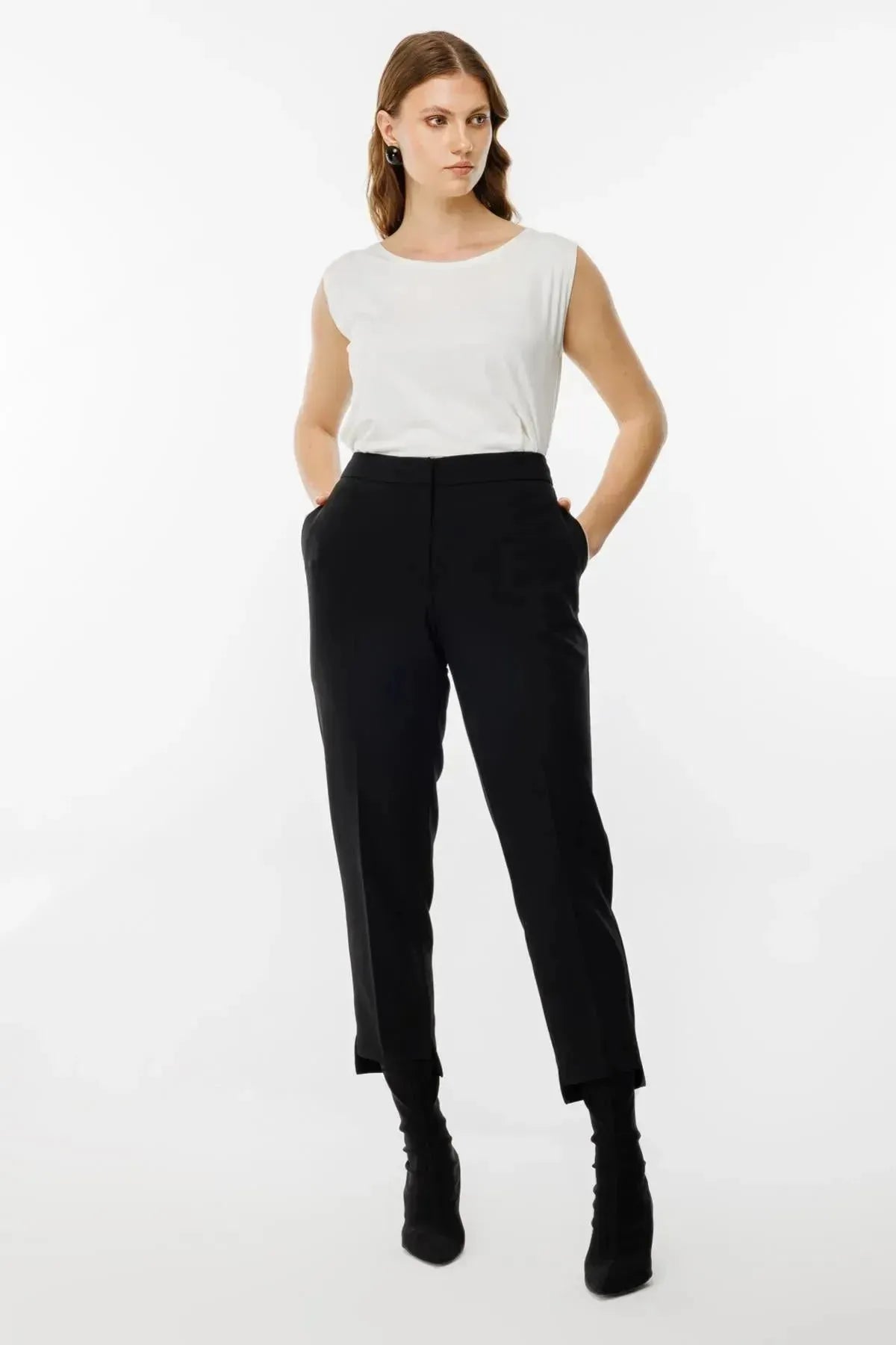 Beli Lastikli Asimetrik Paça Büyük Beden Pantolon