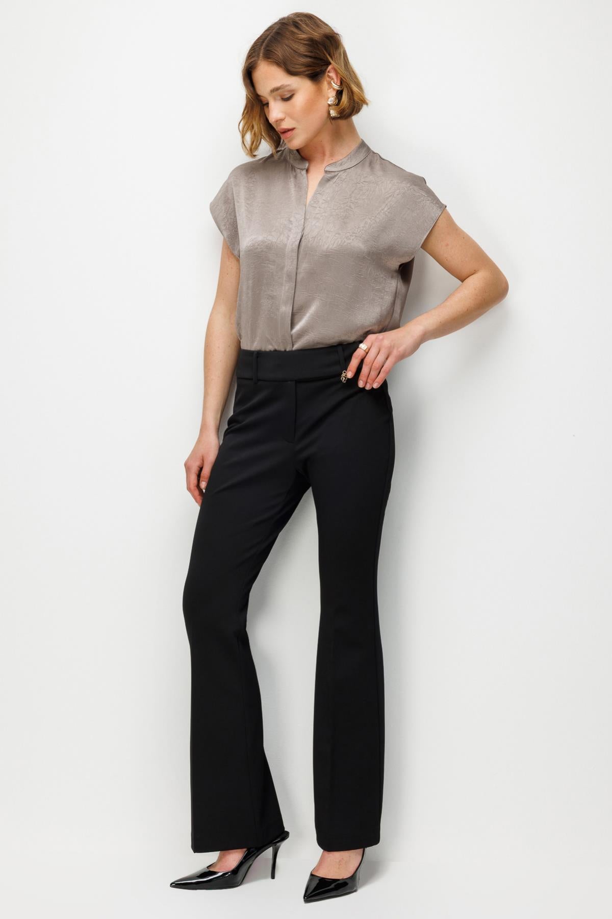 Metal Aksesuarlı İspanyol Paça Pantolon