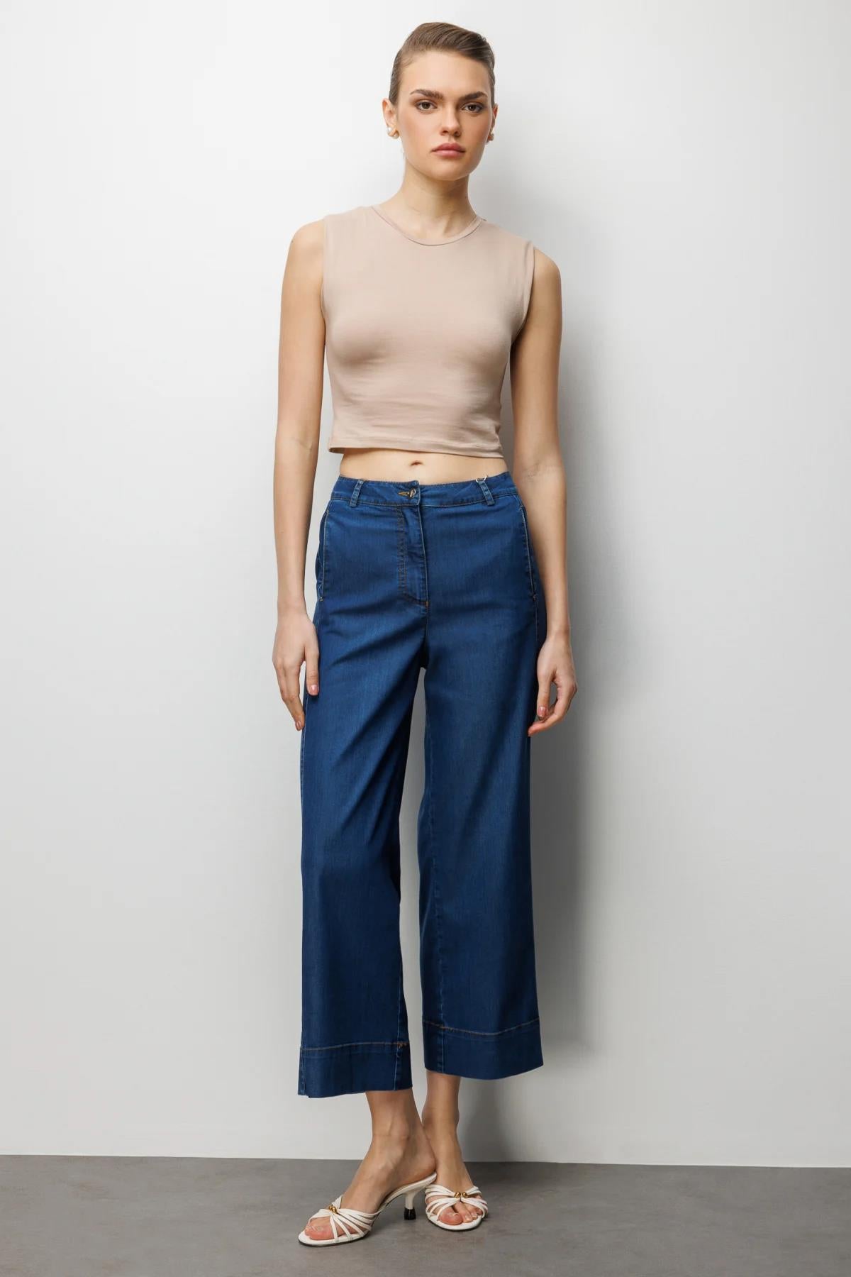 High-Waisted Crop Pants