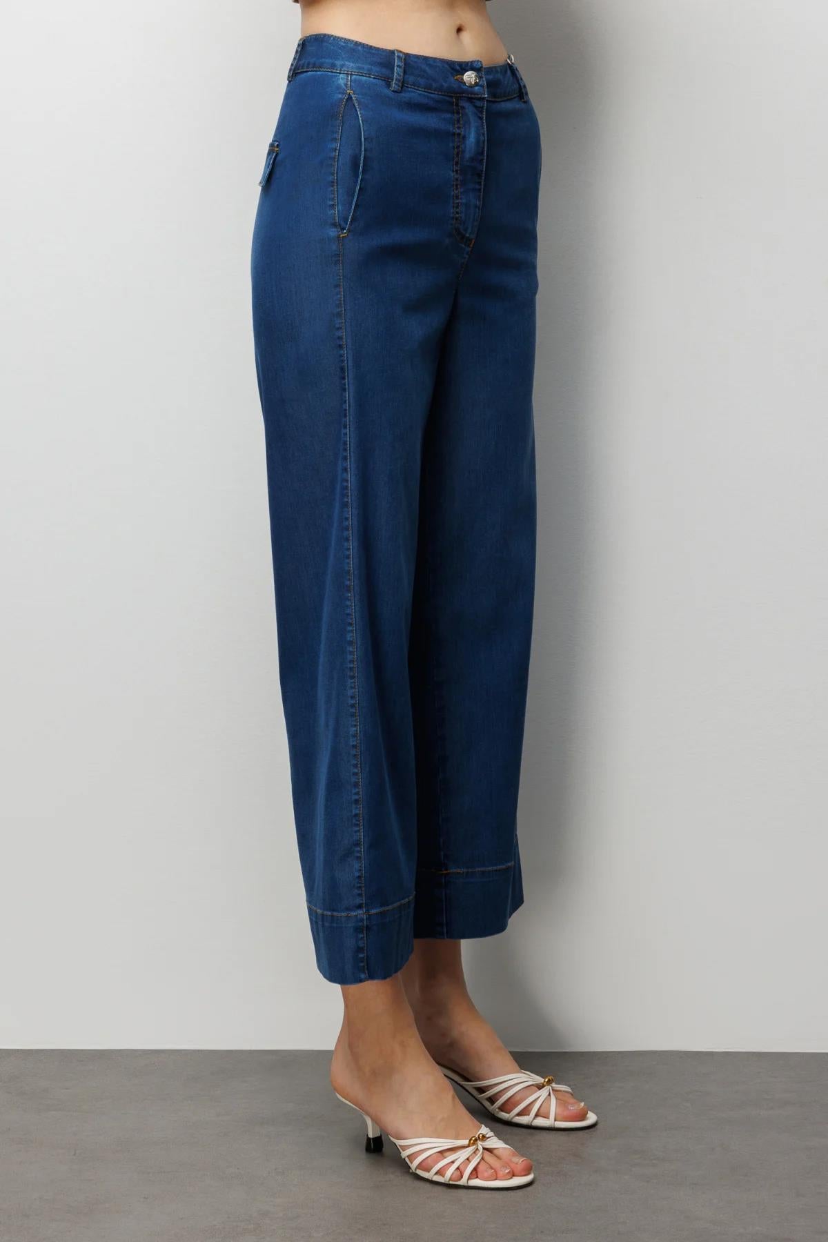 High-Waisted Crop Pants