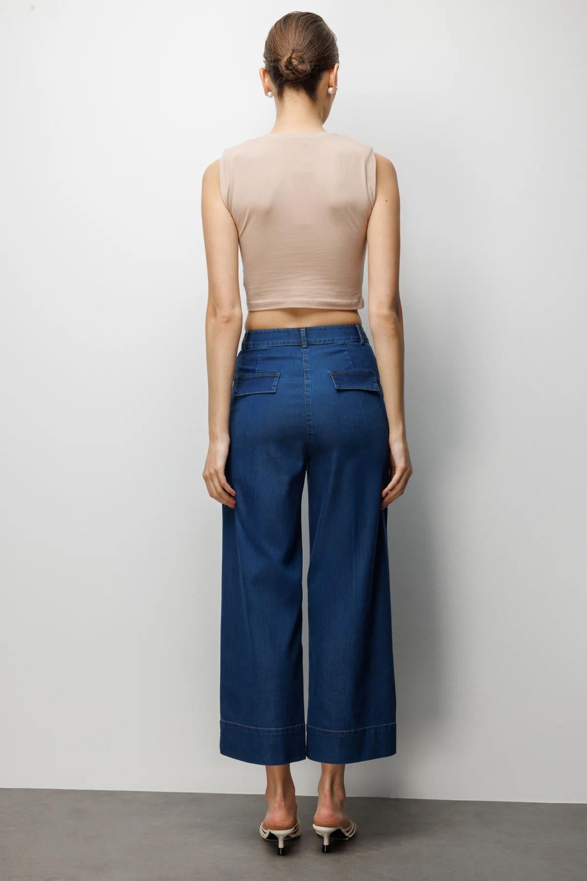 High-Waisted Crop Pants
