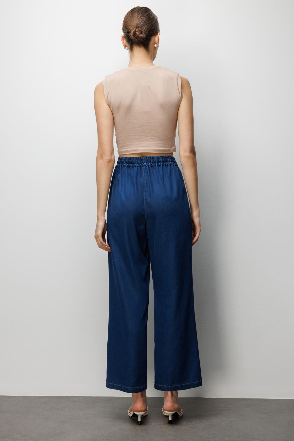 بنطال واسع الساقين برباط خصر
