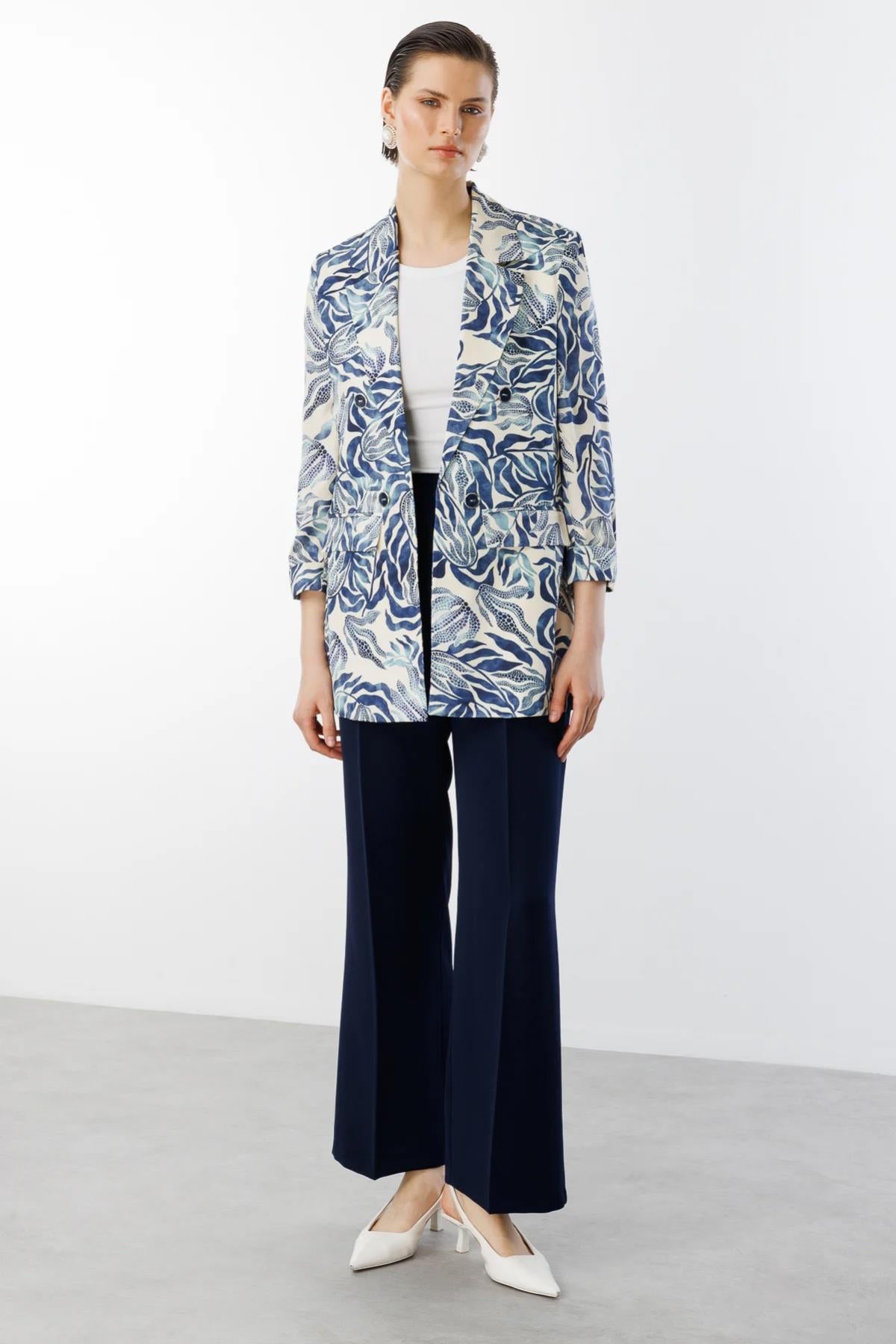 Desenli Süs Düğmeli Saten Ceket