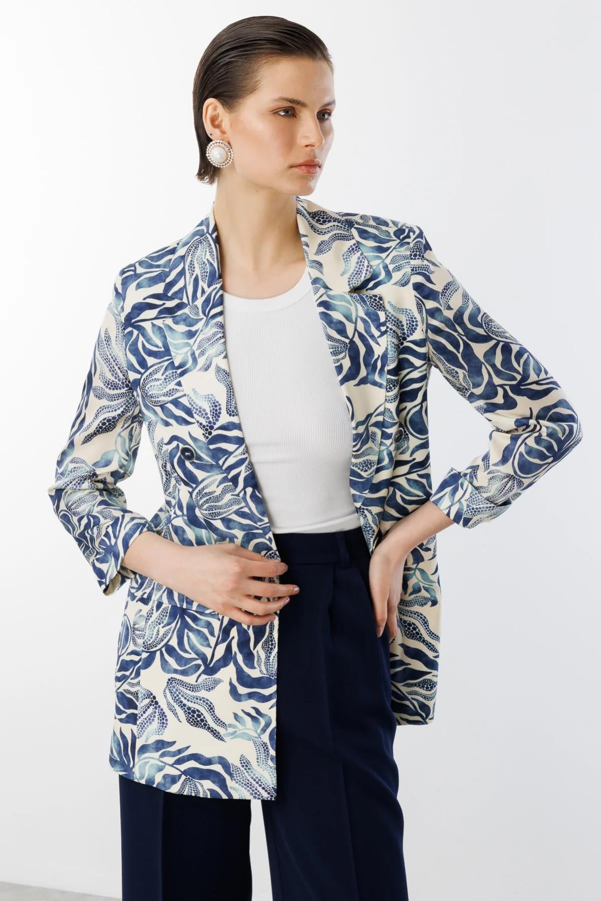 Desenli Süs Düğmeli Saten Ceket