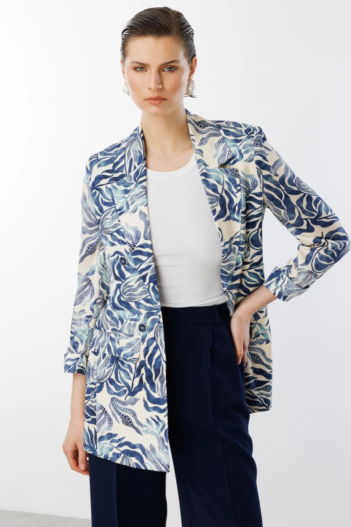 Desenli Süs Düğmeli Saten Ceket