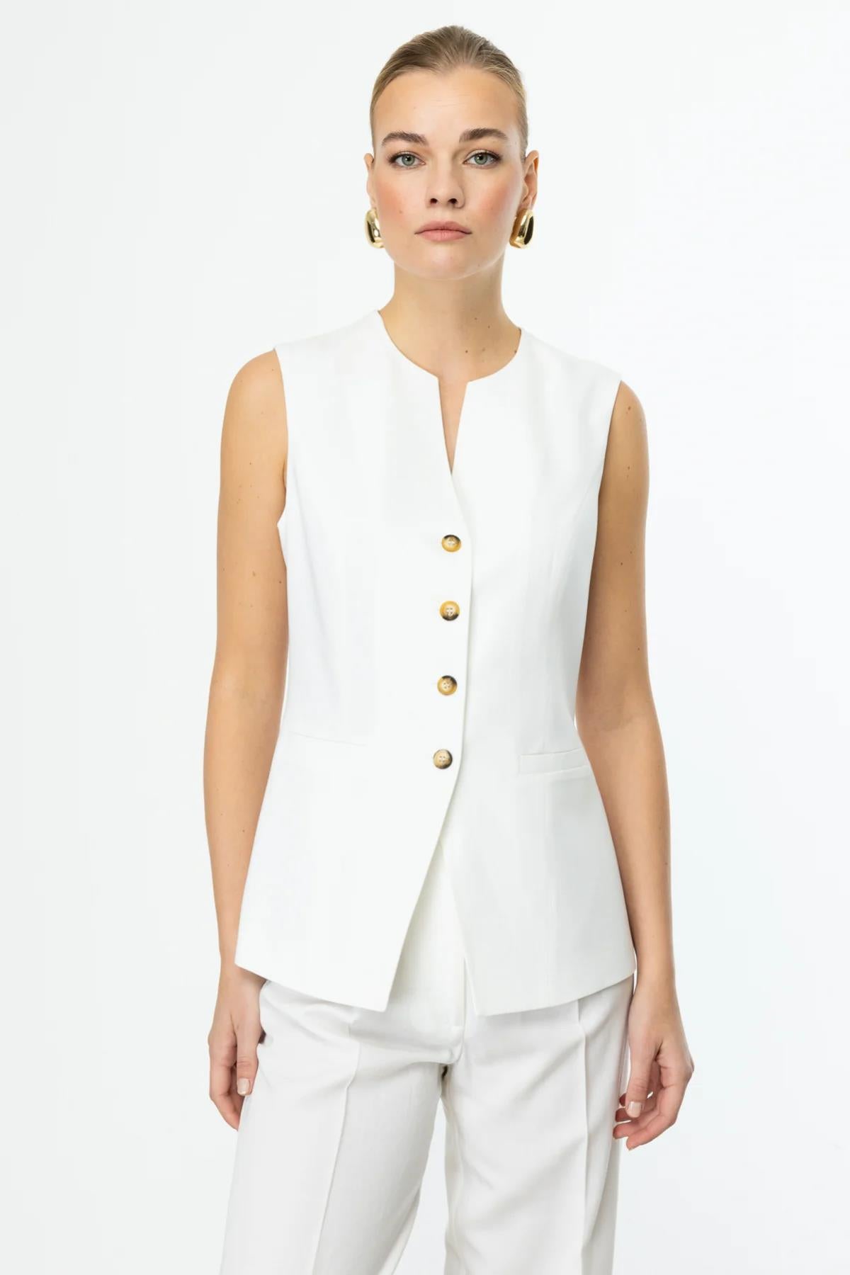 سترة بدون أكمام مع زر أمامي