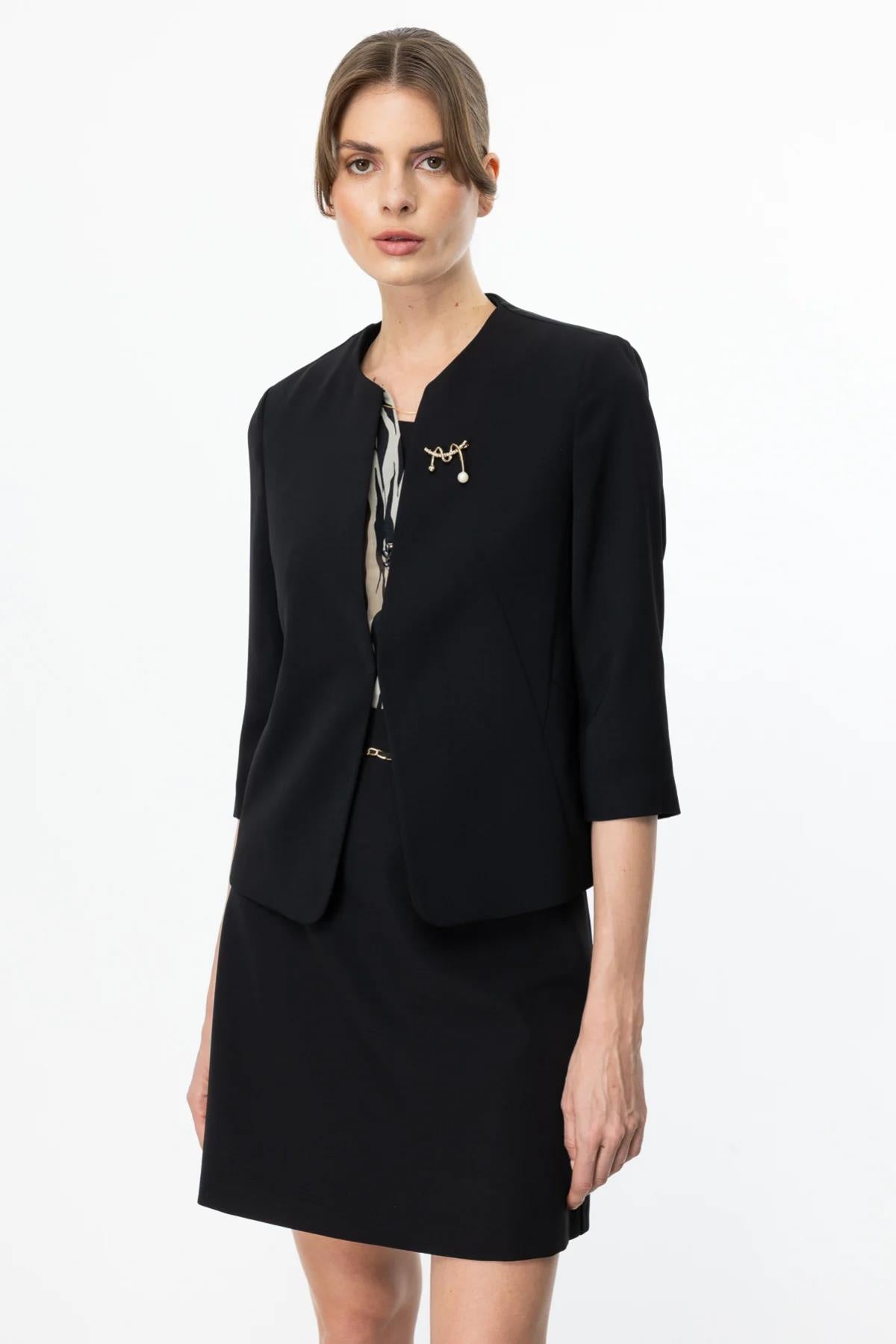 Sıfır Yaka Broşlu Ceket