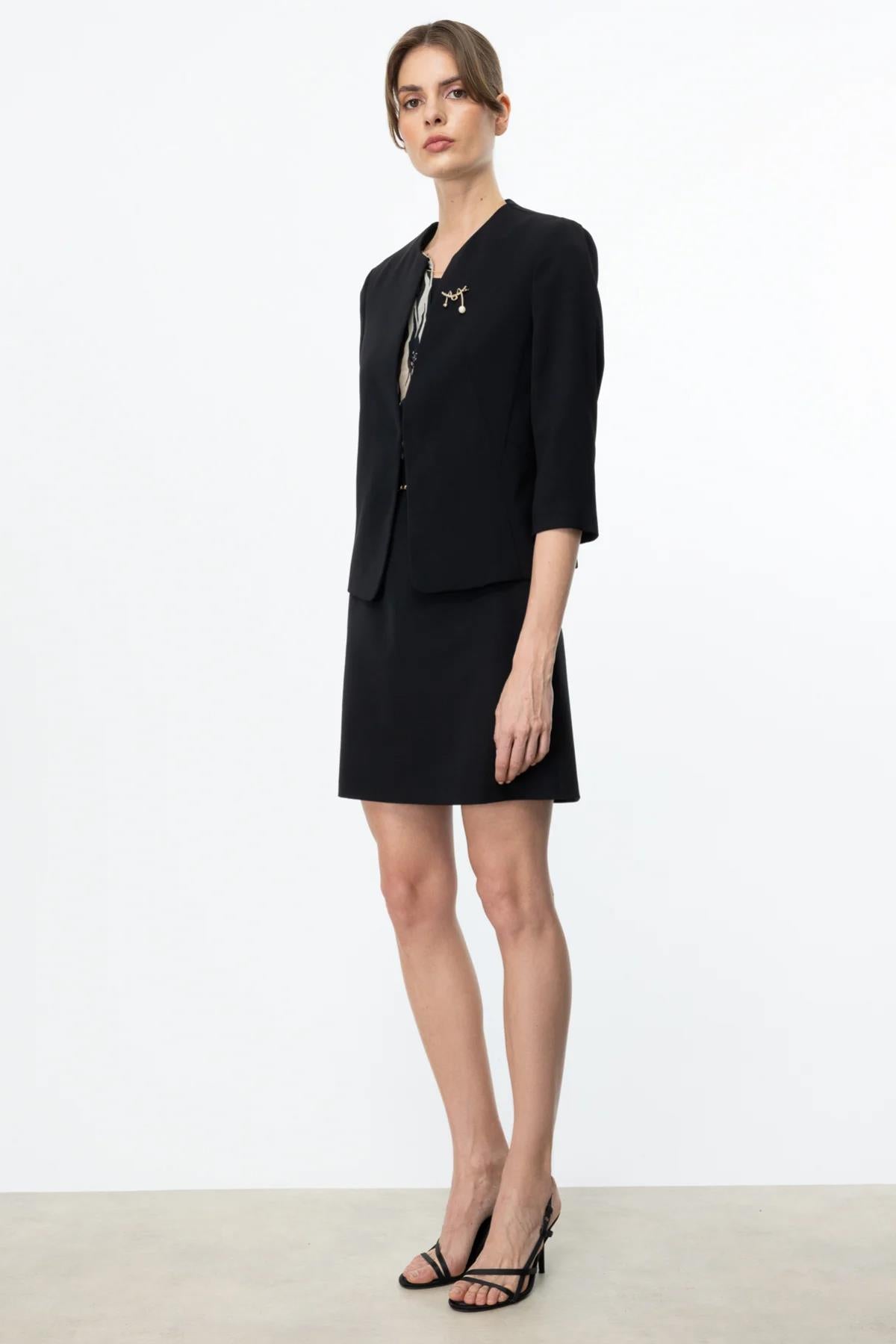 Sıfır Yaka Broşlu Ceket