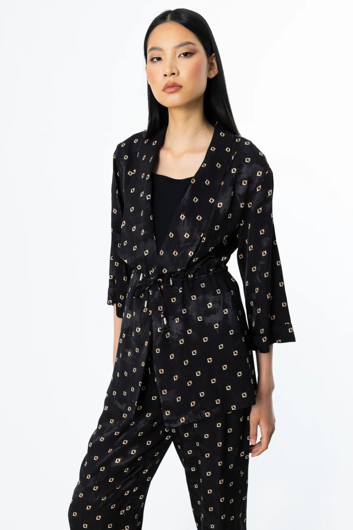 Beli Bağcıklı Kendinden Desenli Ceket