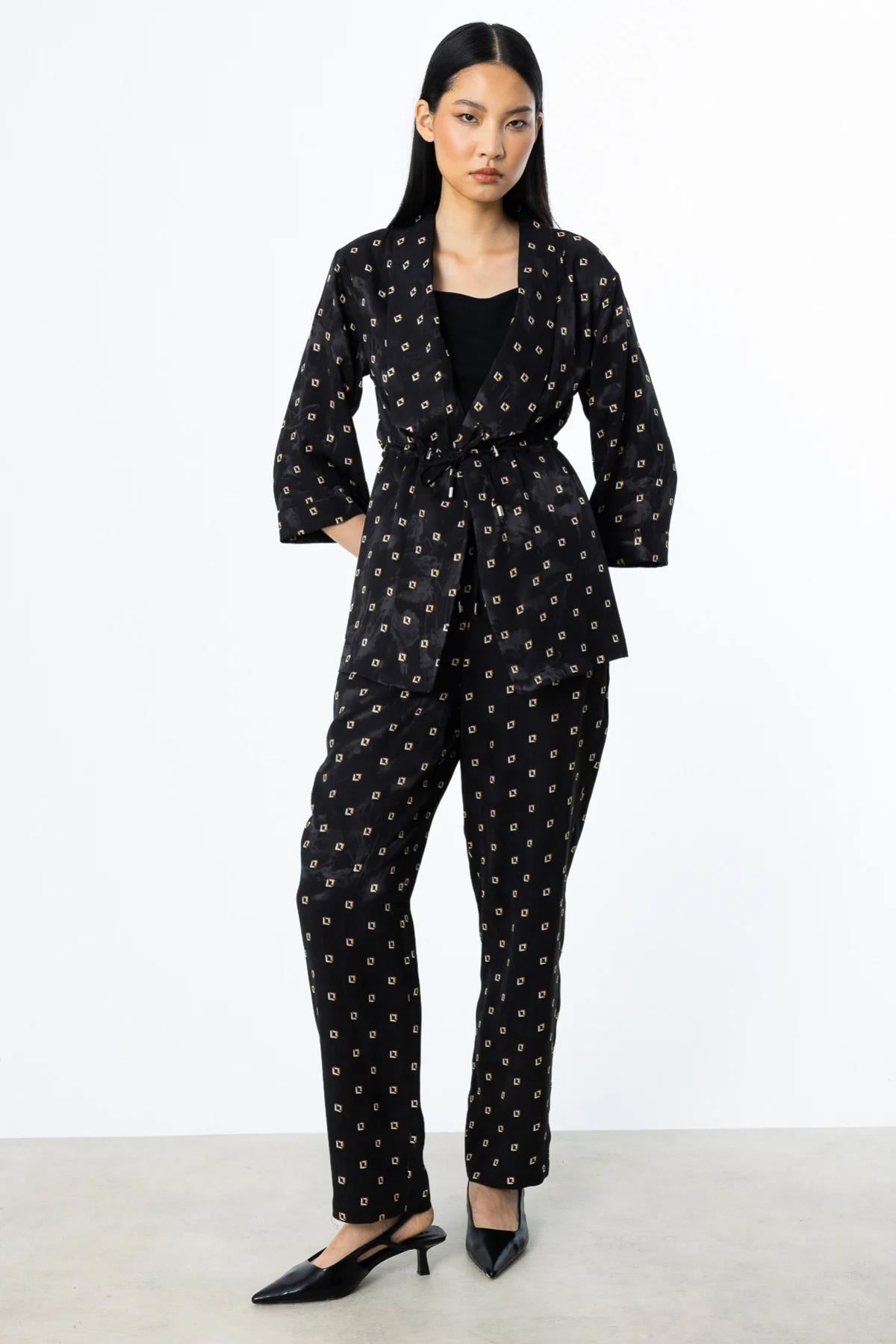 Beli Lastikli Kendinden Desenli Pantolon