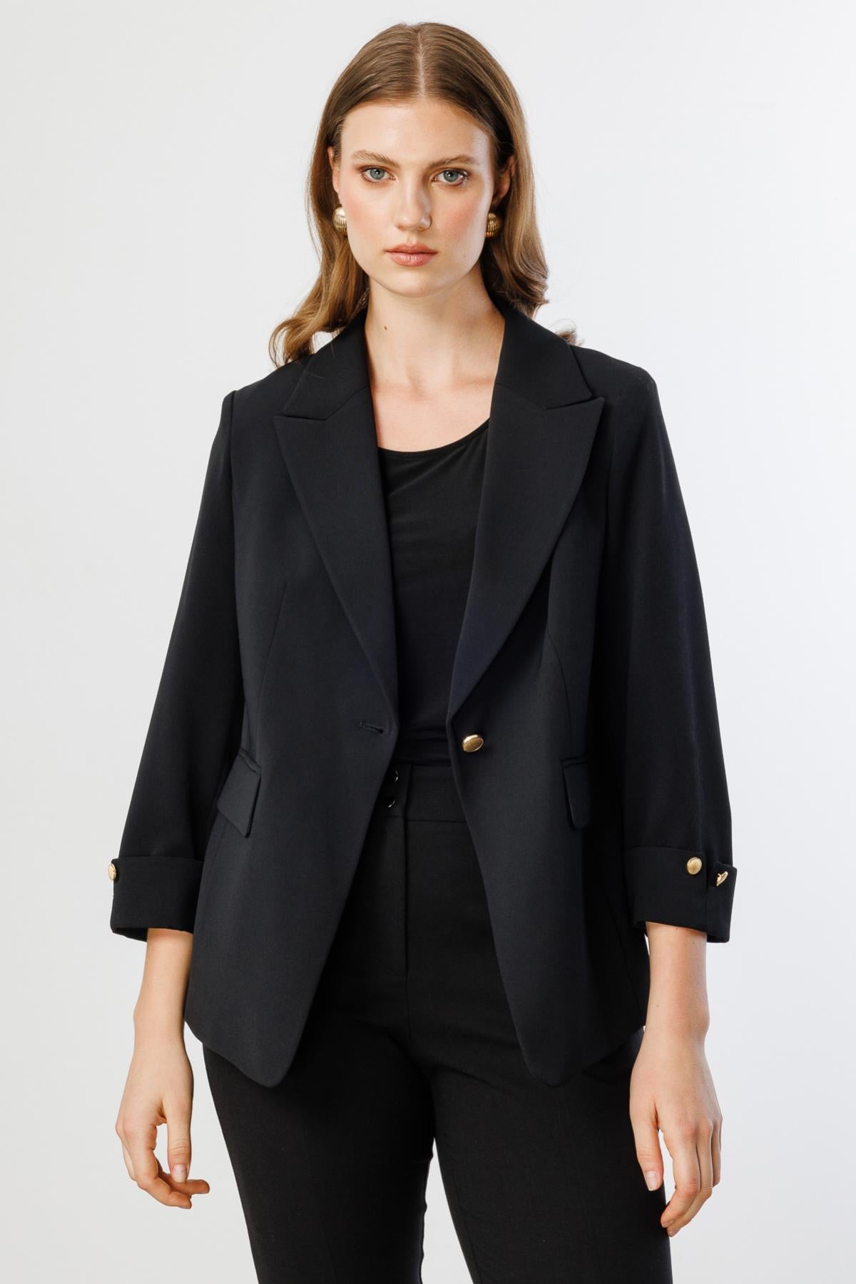 جاكيت بزر واحد وأكمام مطوية بمقاس كبير