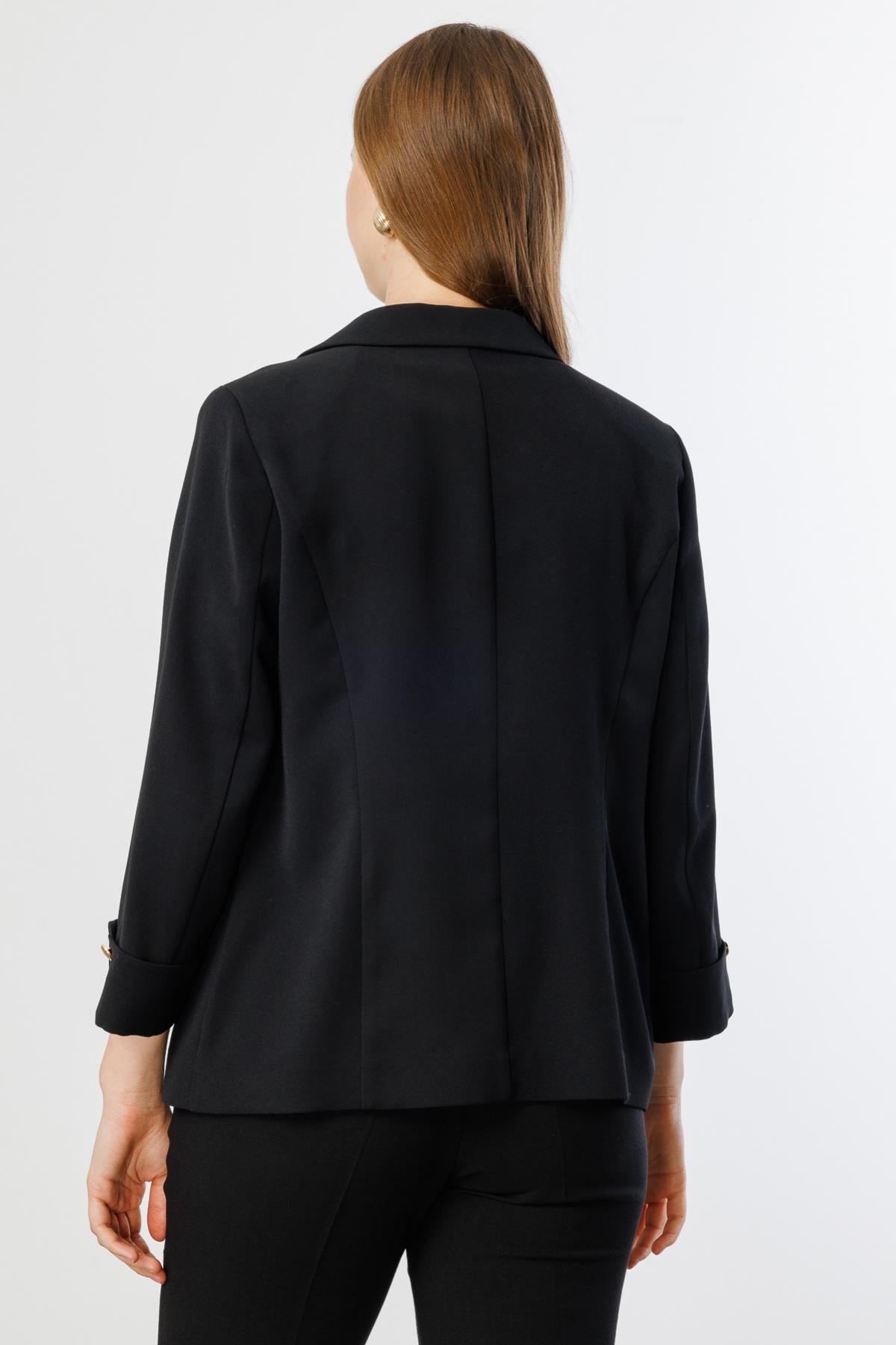 جاكيت بزر واحد وأكمام مطوية بمقاس كبير