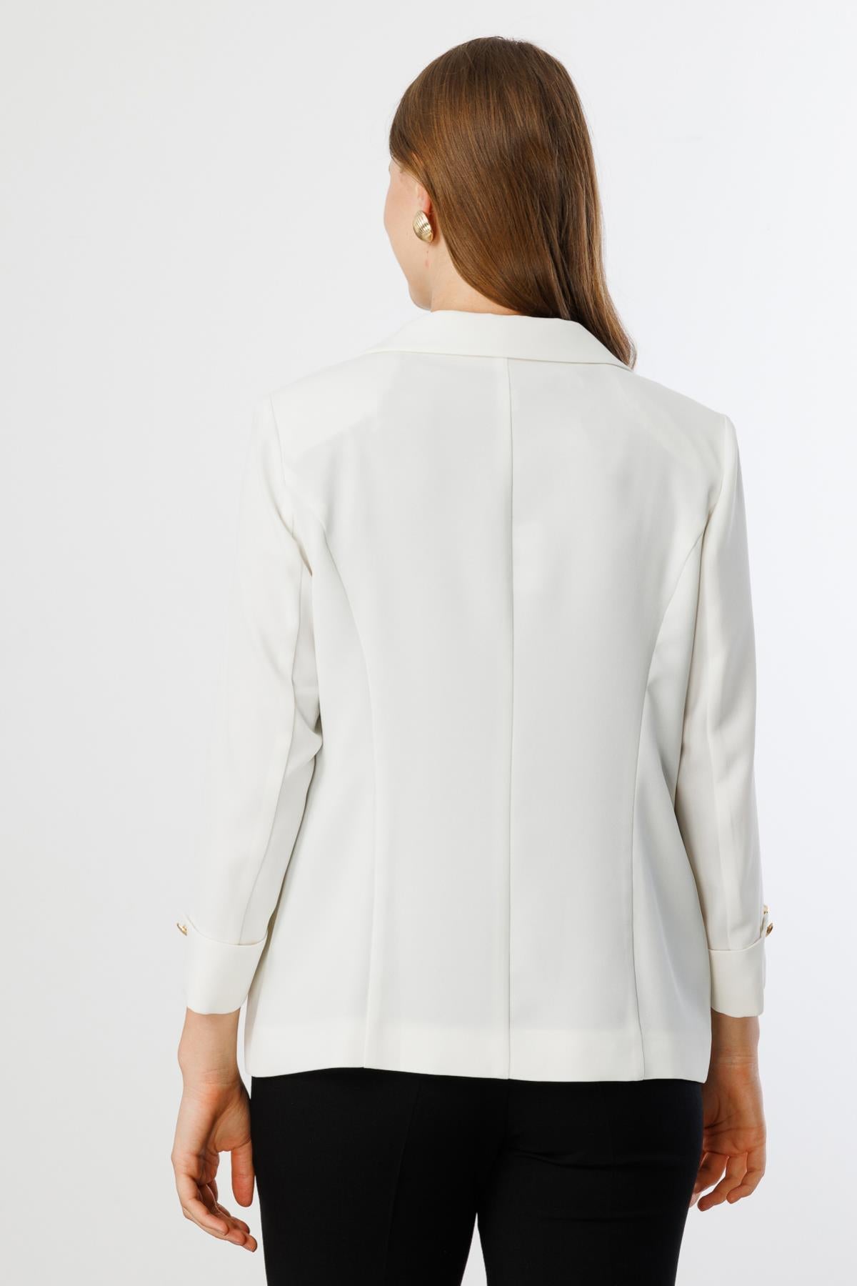 جاكيت بزر واحد وأكمام مطوية بمقاس كبير