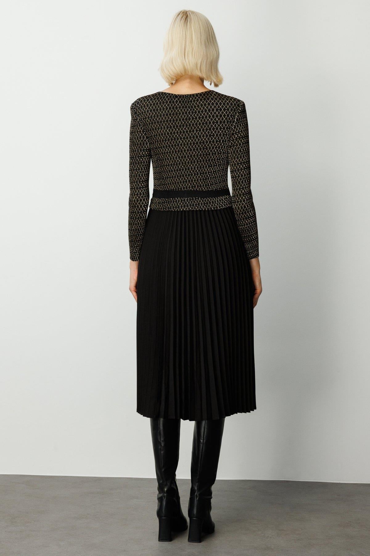 Eteği Piliseli Desenli Midi Elbise