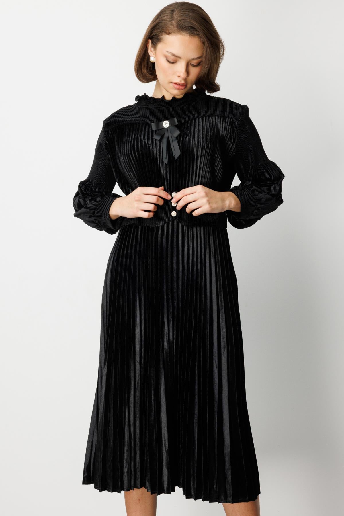 Kurdele Detaylı Piliseli Midi Boy Elbise