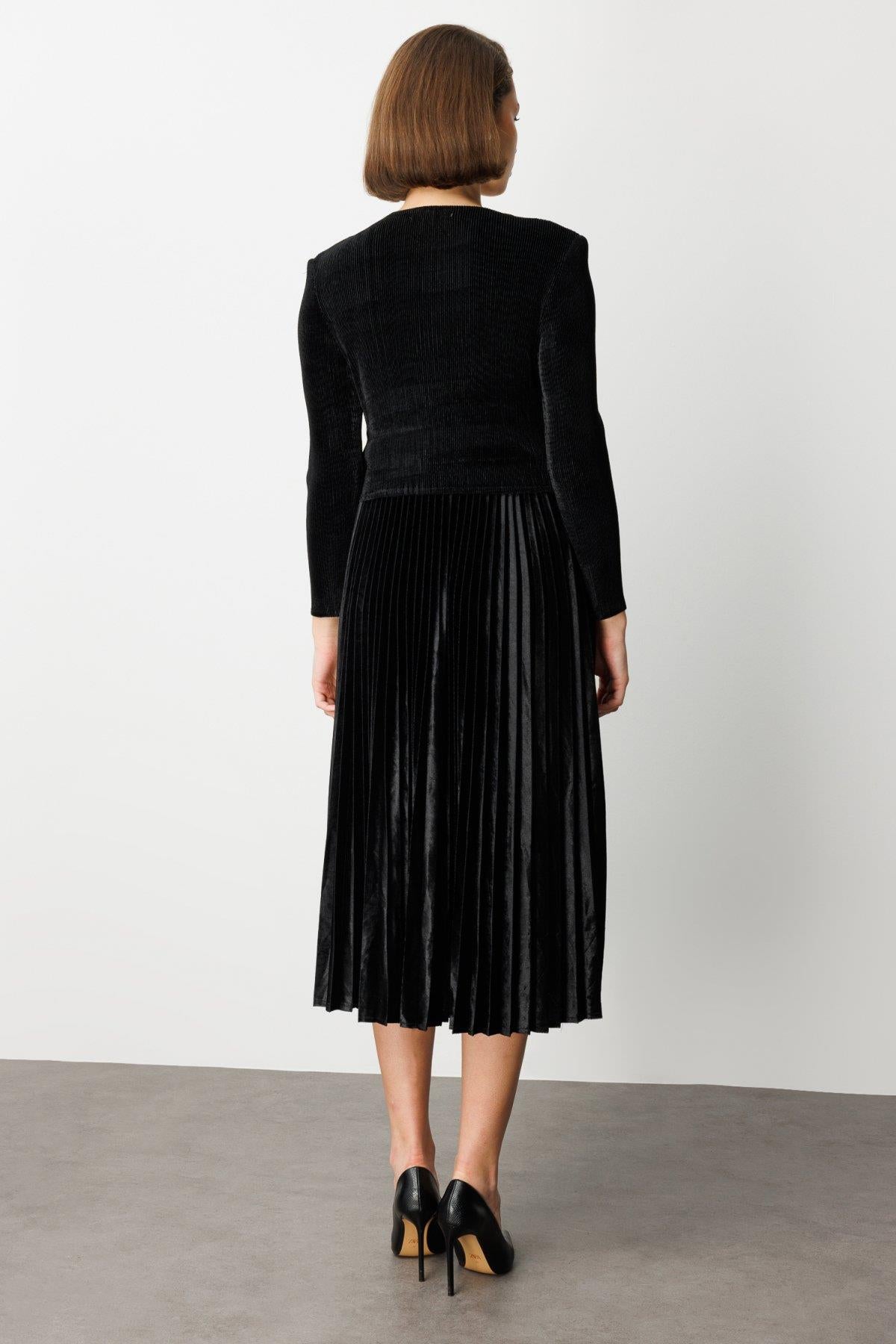 Boncuk Detaylı Kadife Elbise