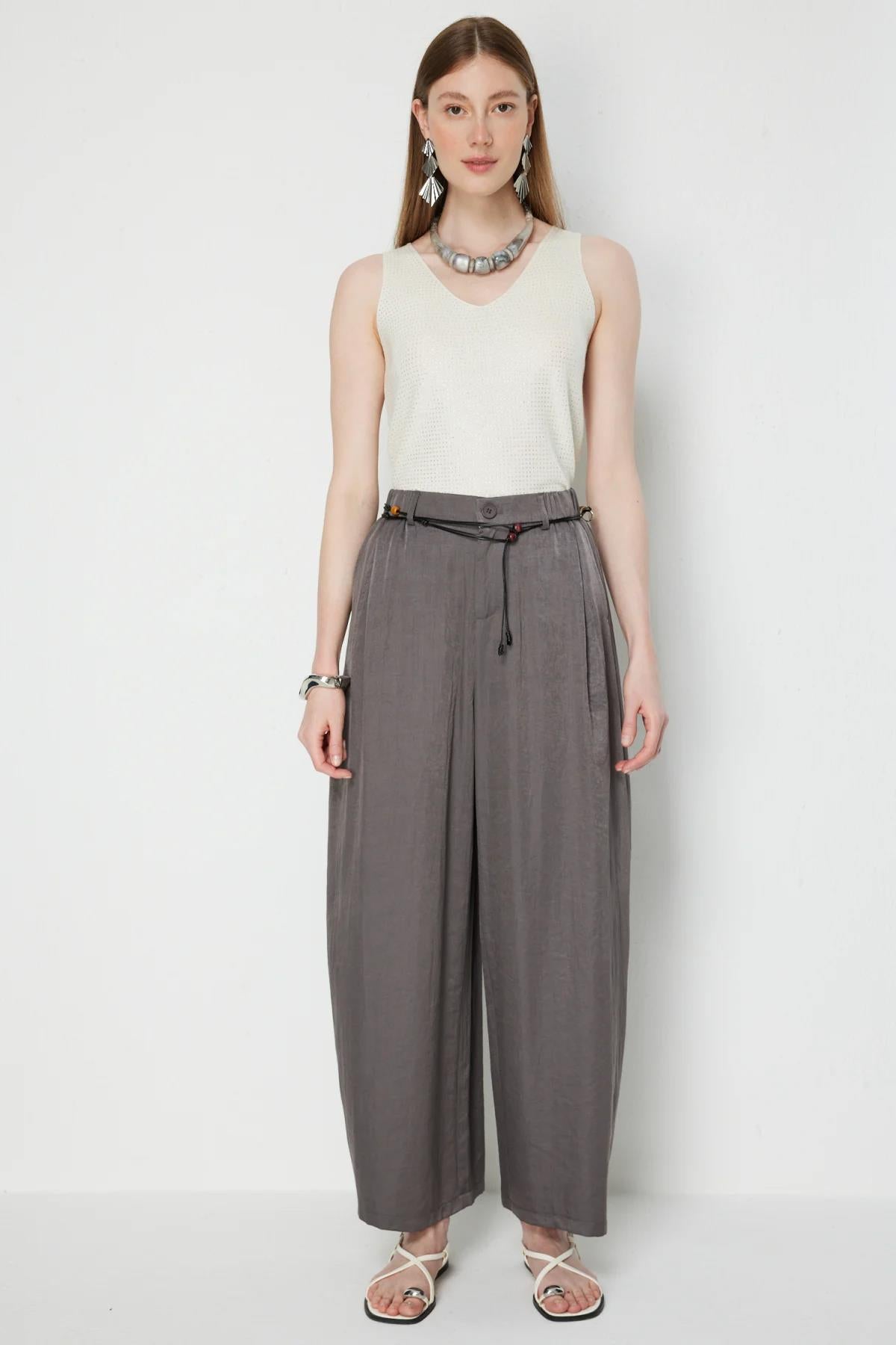 İp Kemerli Saten Pantolon