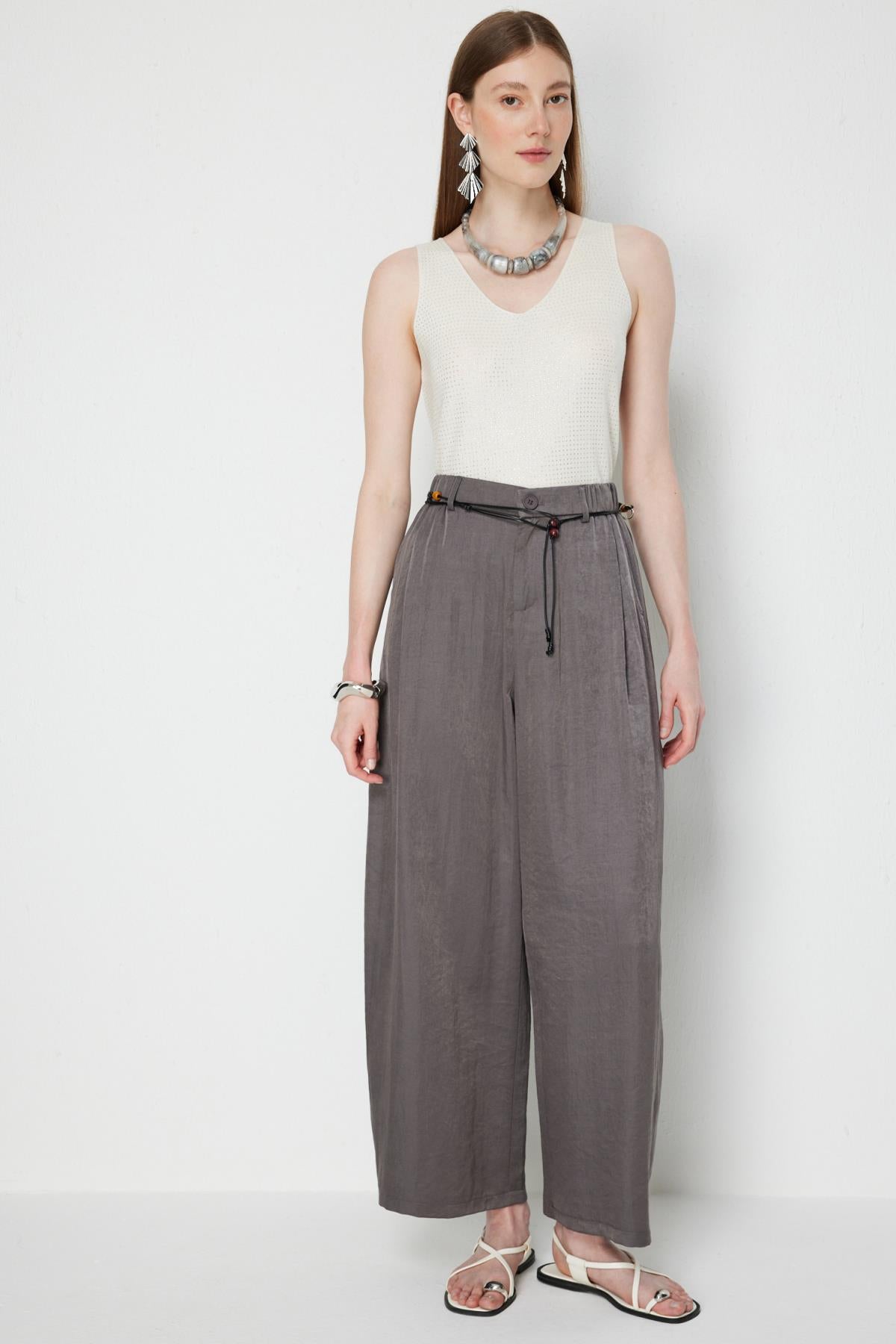 İp Kemerli Saten Pantolon