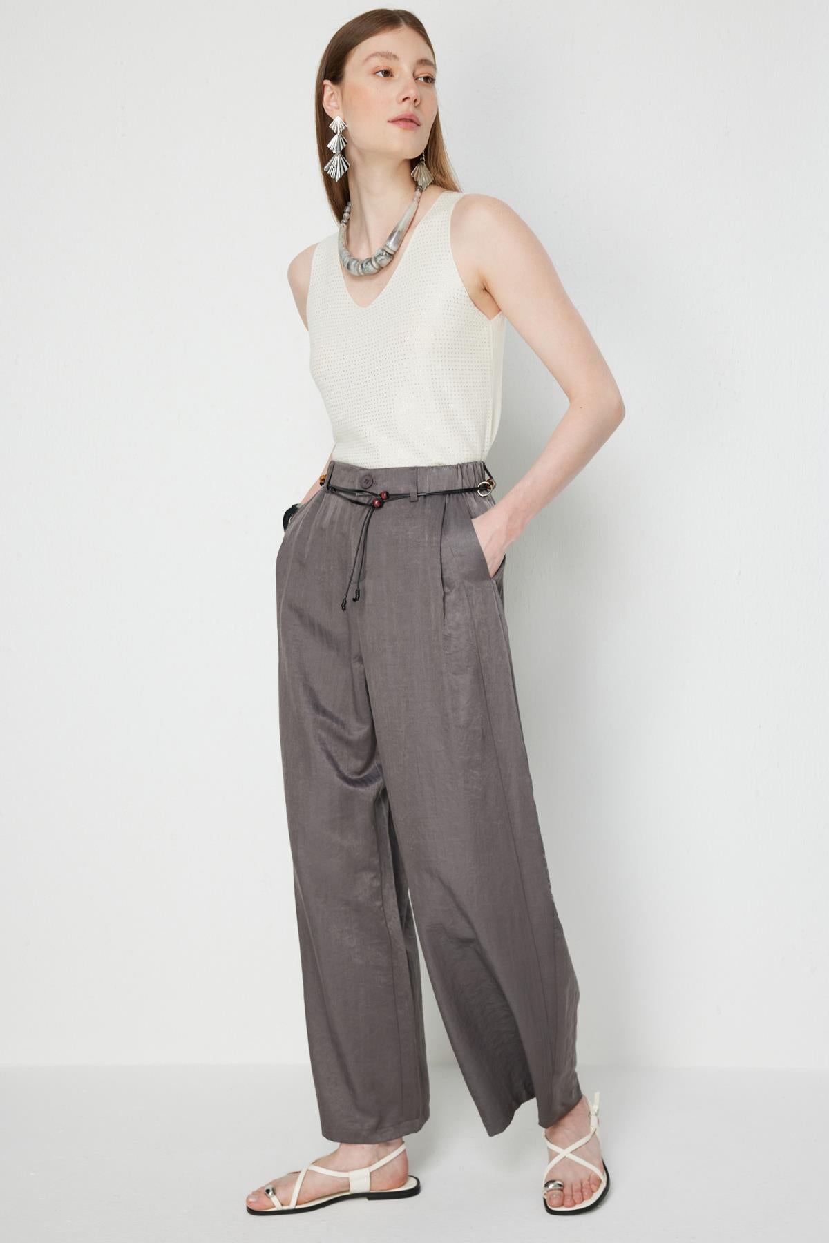 İp Kemerli Saten Pantolon