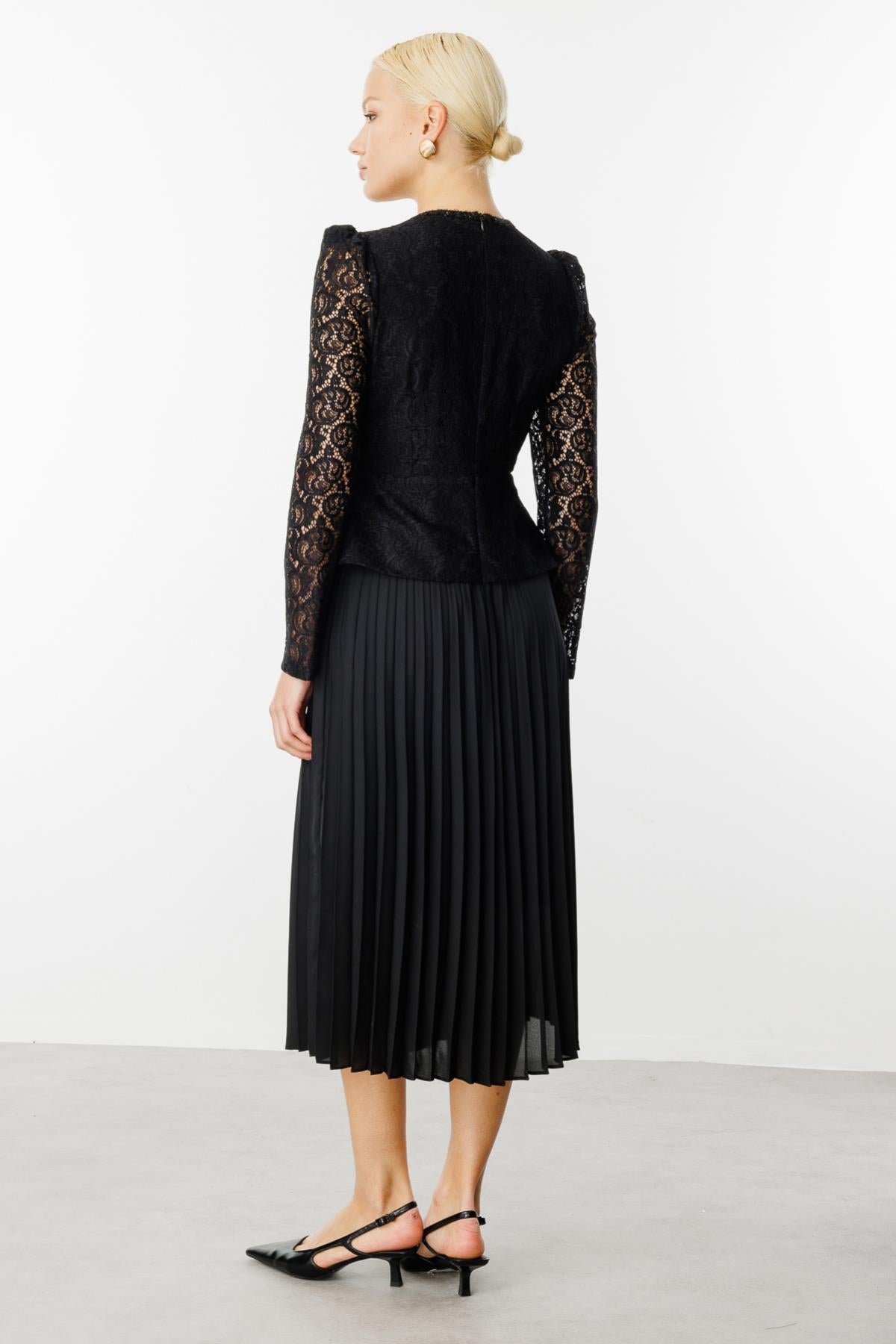 Güpür Detaylı Eteği Piliseli Elbise