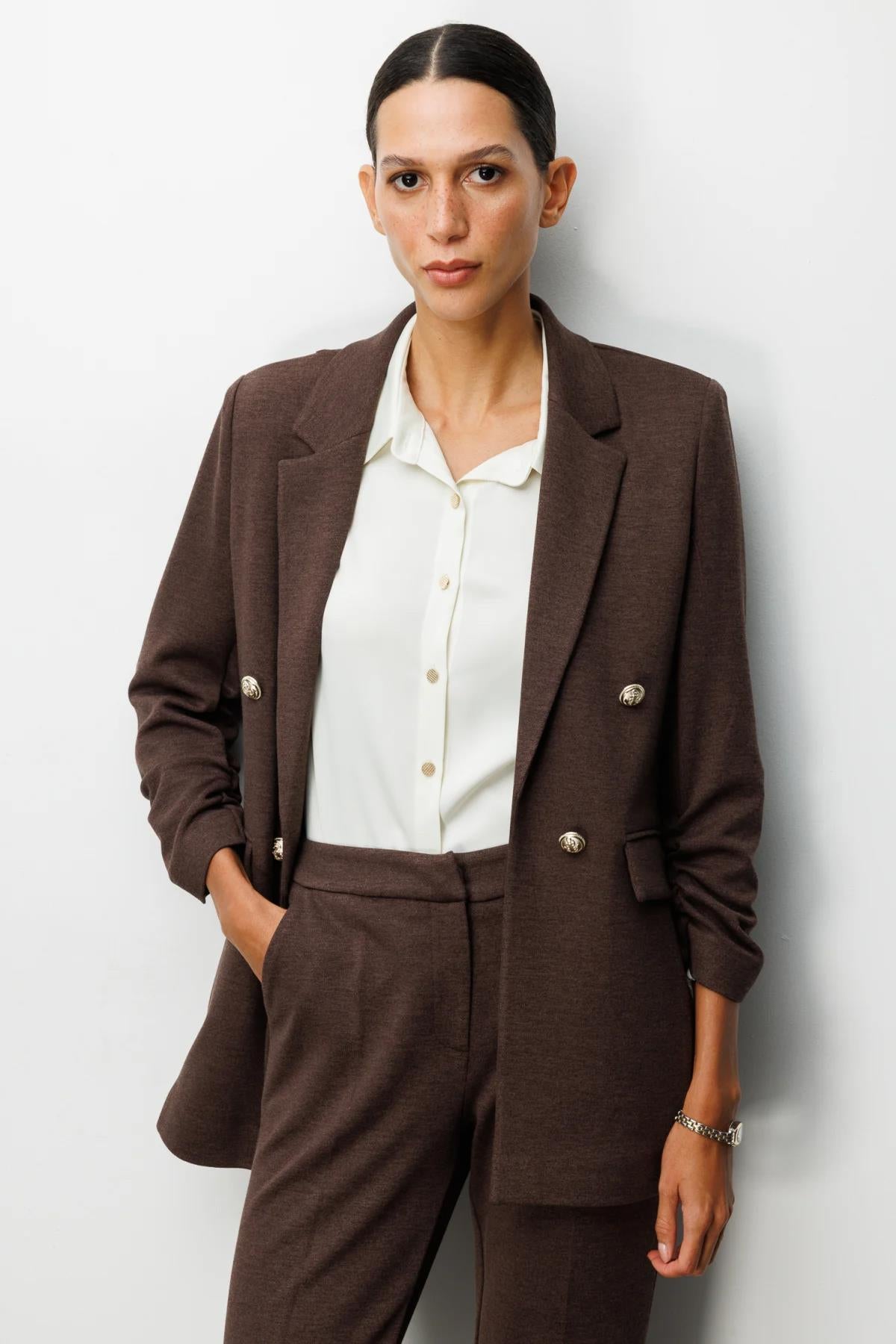 Kolu Büzgülü Süs Düğmeli Ceket