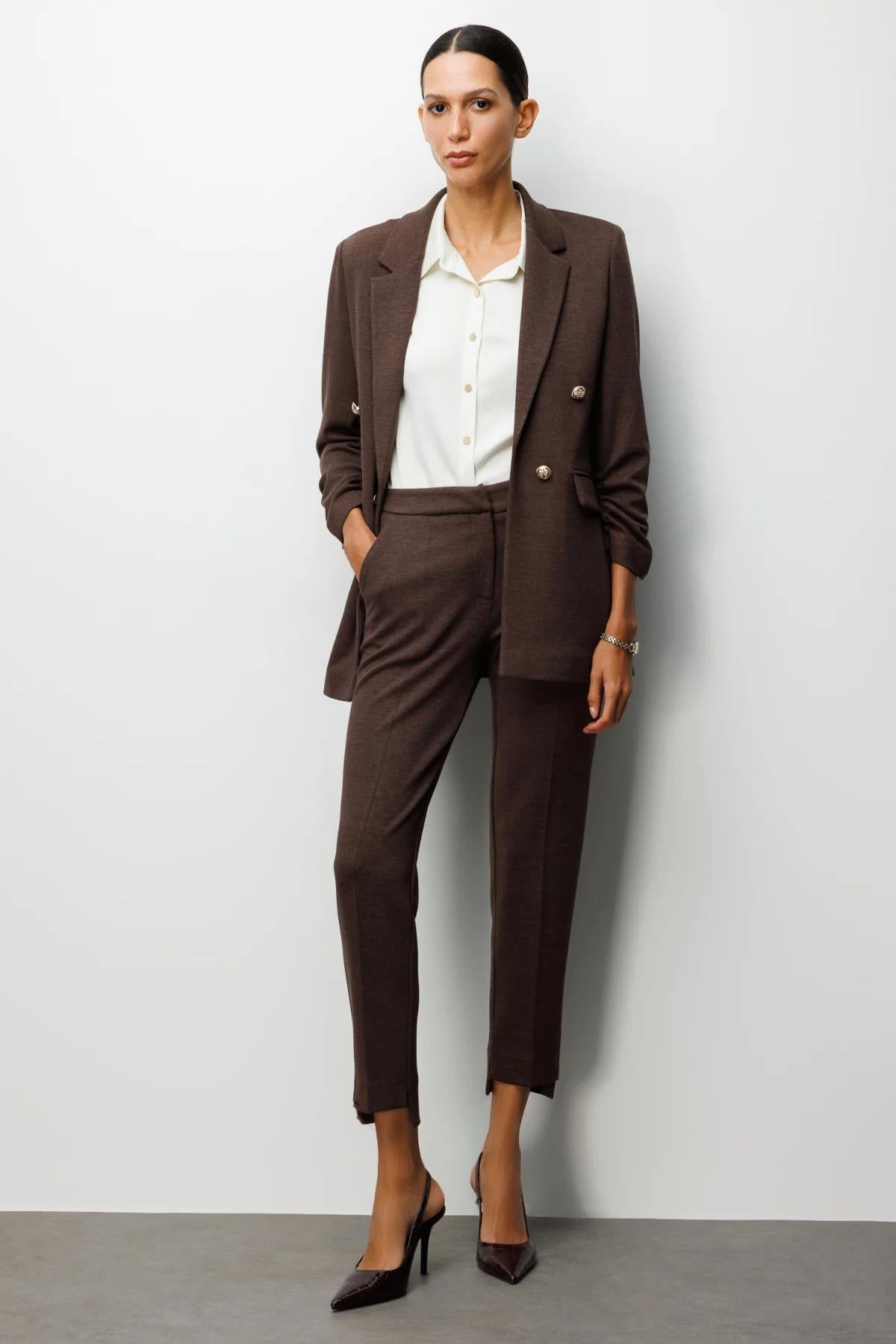 Kolu Büzgülü Süs Düğmeli Ceket