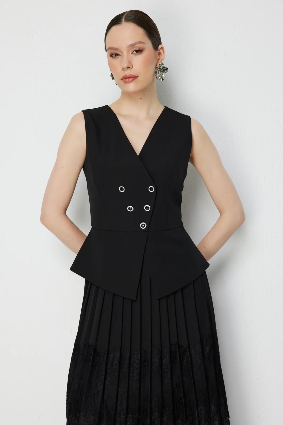 Eteği Dantel Piliseli Kolsuz Uzun Elbise