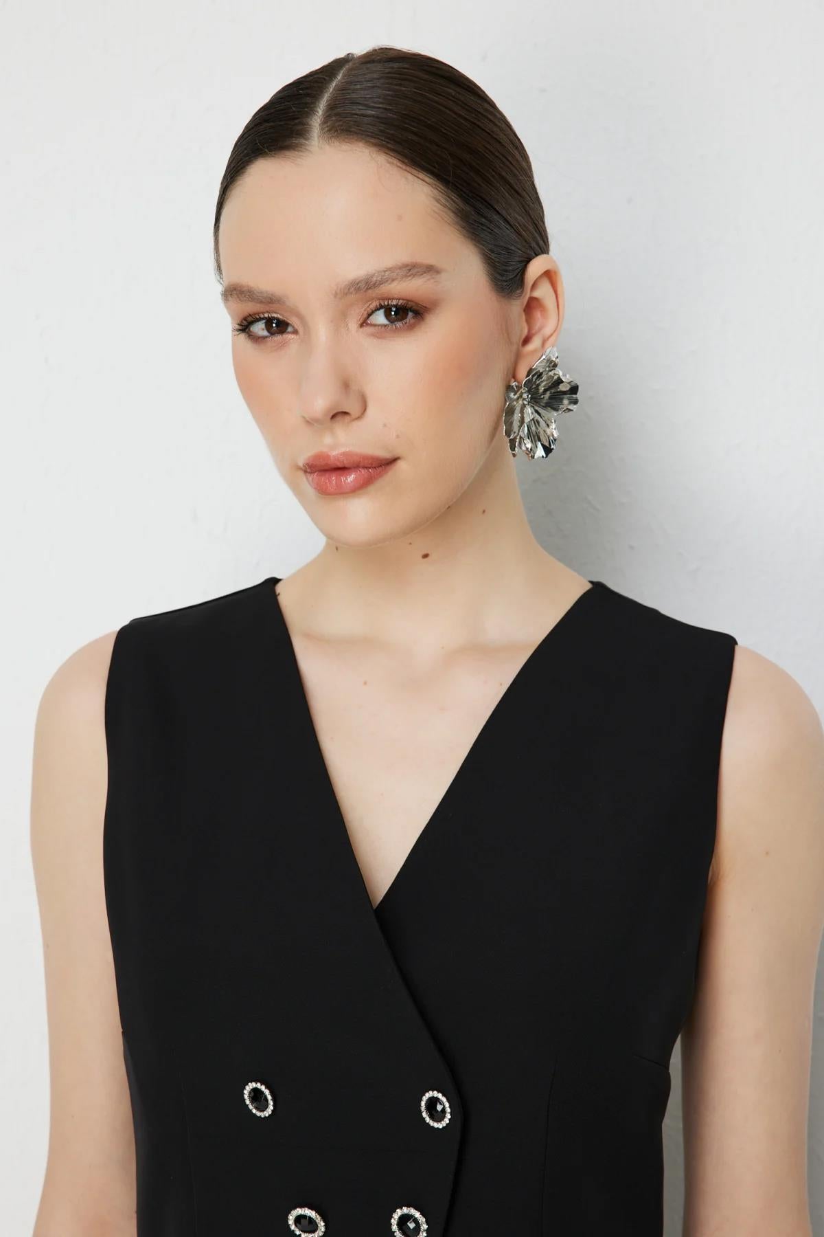 Eteği Dantel Piliseli Kolsuz Uzun Elbise