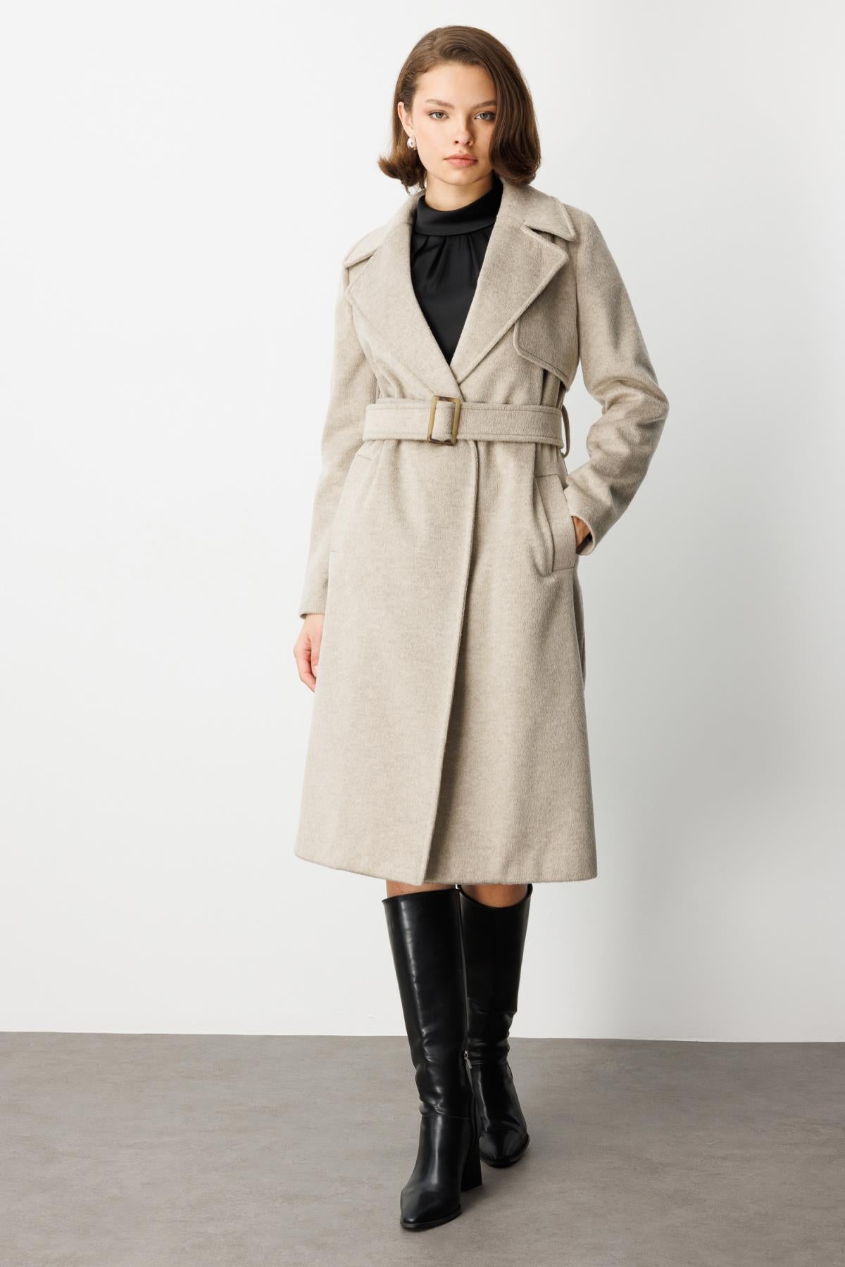 Beli Kuşaklı Kruvaze Kaşe Kaban