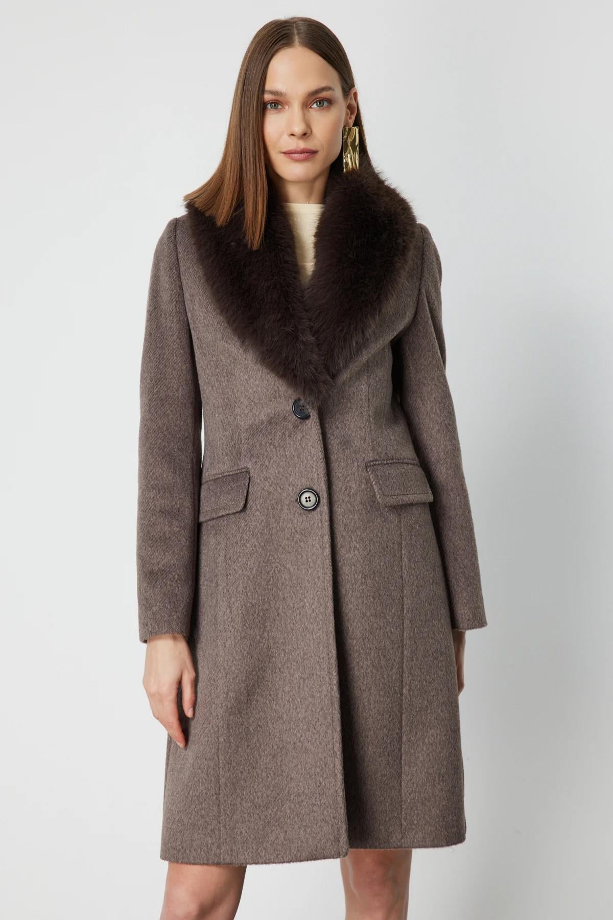 Yakası Kürklü Kapak Cepli Kaban