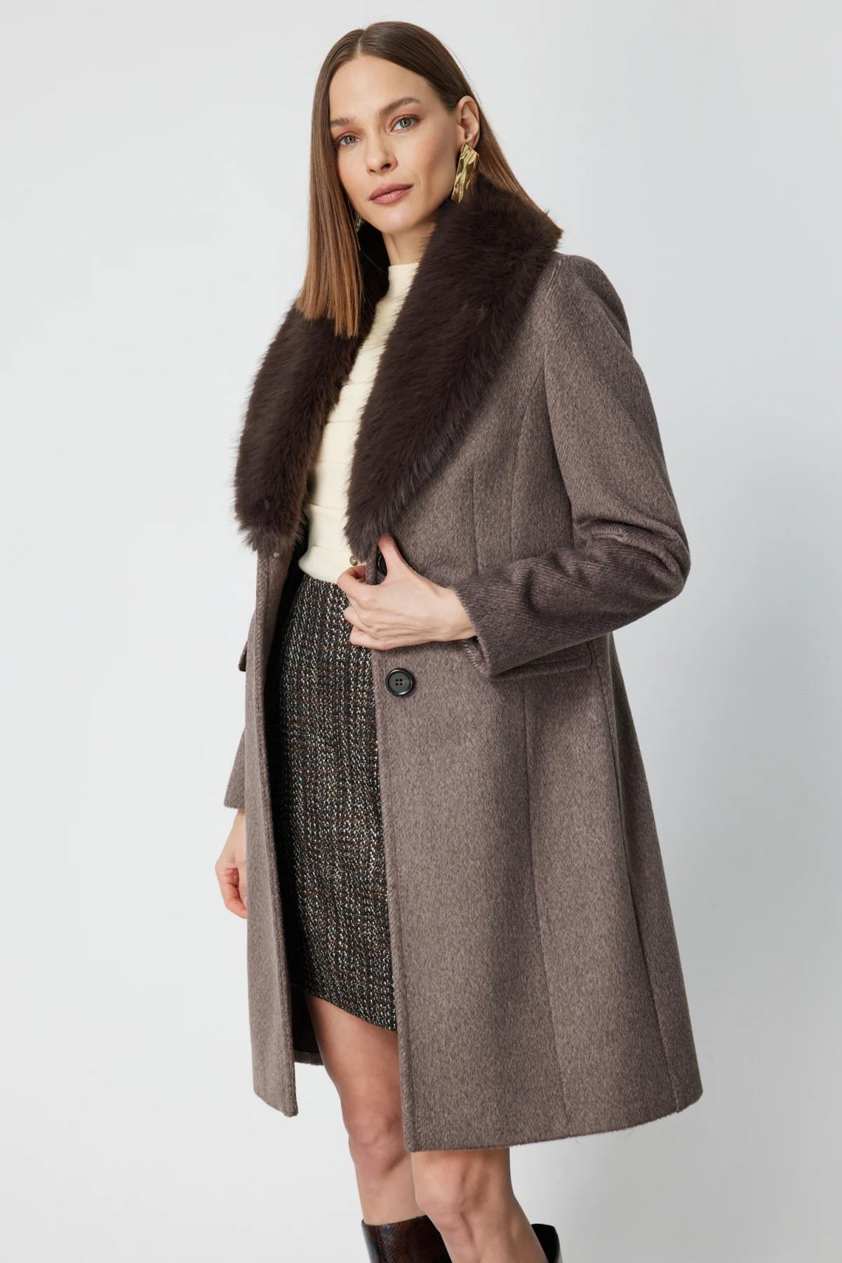 Yakası Kürklü Kapak Cepli Kaban