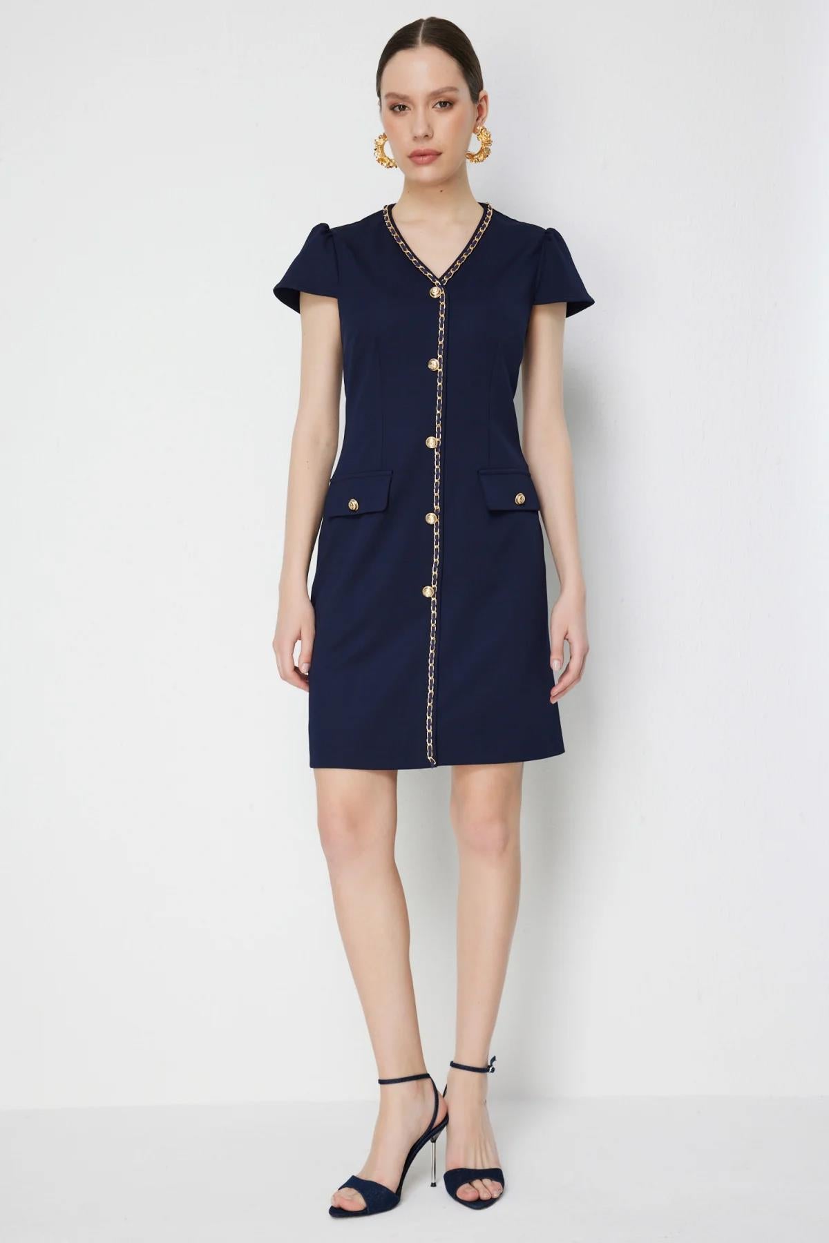 Zincir Detaylı V Yaka Kısa Elbise