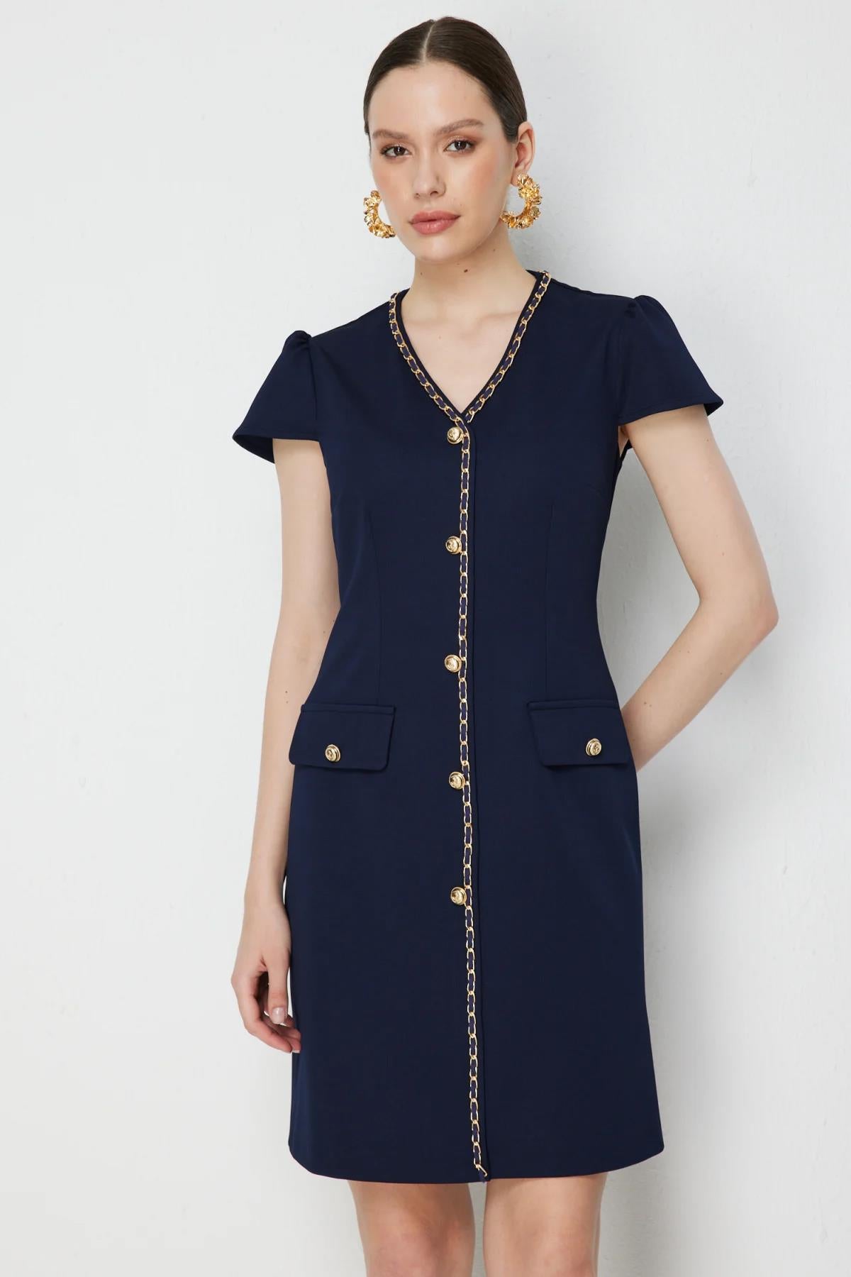 Zincir Detaylı V Yaka Kısa Elbise