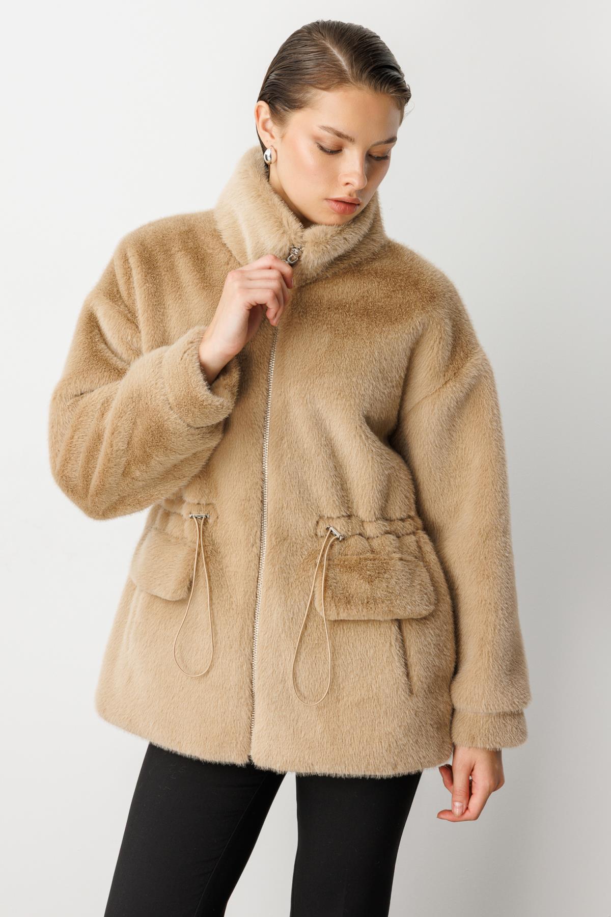 Dik Yaka Önden Fermuarlı Beli İpli Peluş Mont