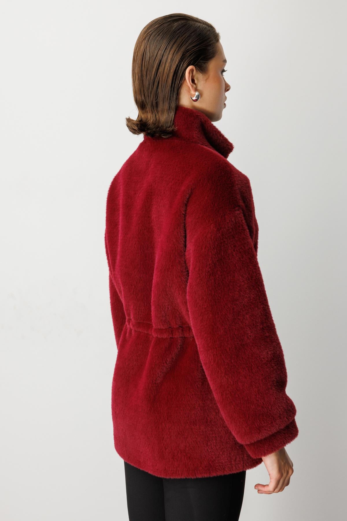 Dik Yaka Önden Fermuarlı Beli İpli Peluş Mont