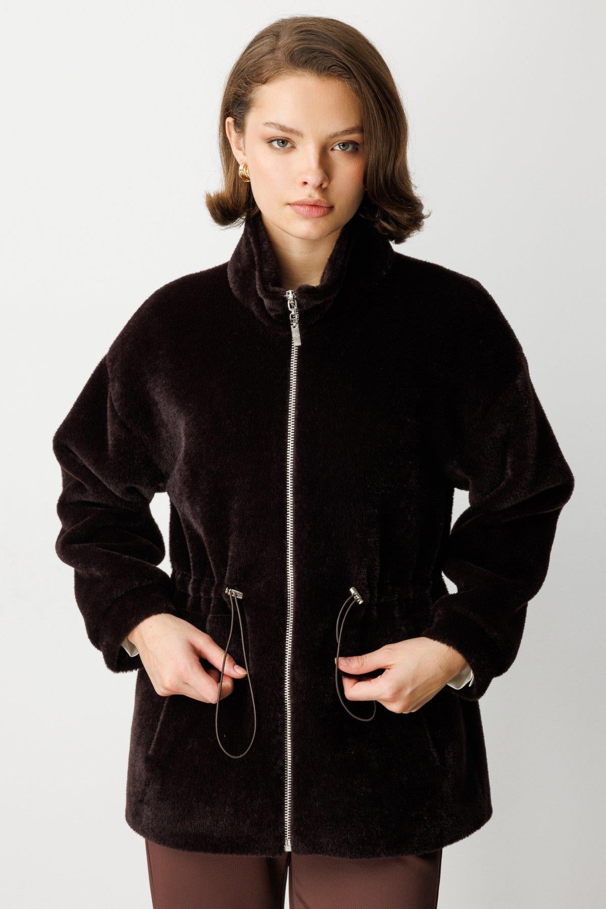 Dik Yaka Önden Fermuarlı Beli İpli Peluş Mont