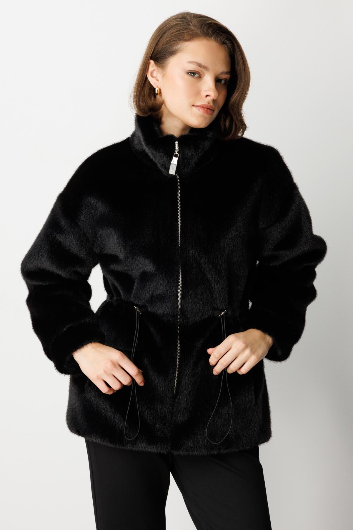 Dik Yaka Önden Fermuarlı Beli İpli Peluş Mont