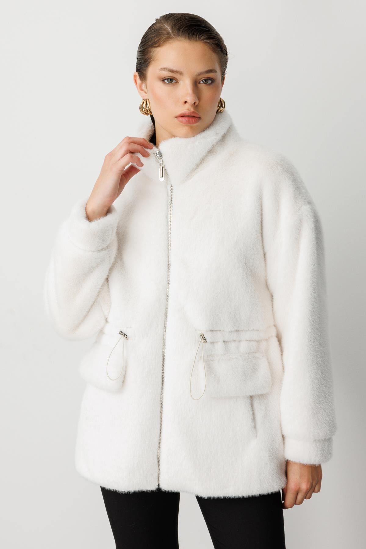 Dik Yaka Önden Fermuarlı Beli İpli Peluş Mont