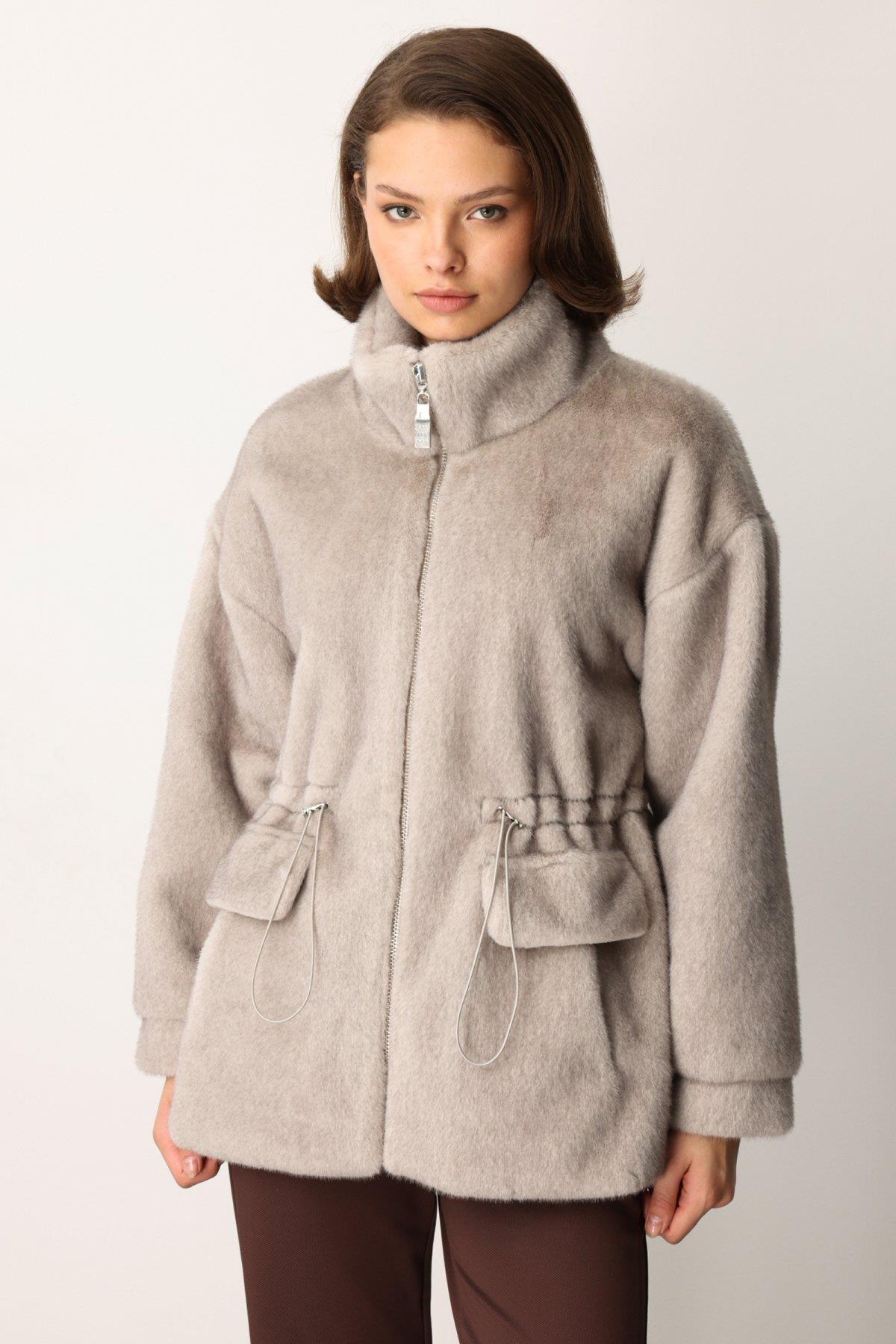 Dik Yaka Önden Fermuarlı Beli İpli Peluş Mont