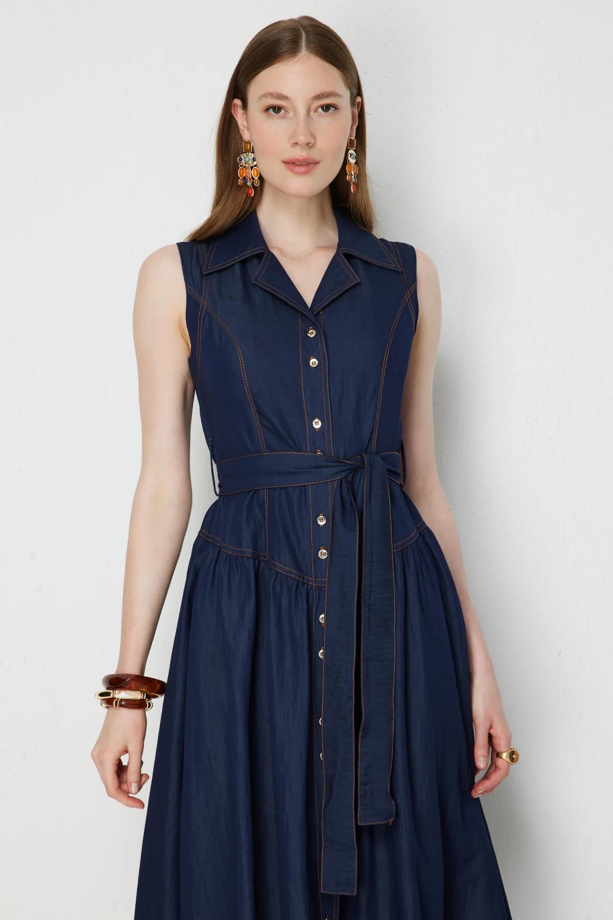 Beli Kuşaklı Dikiş Detaylı Kolsuz Elbise