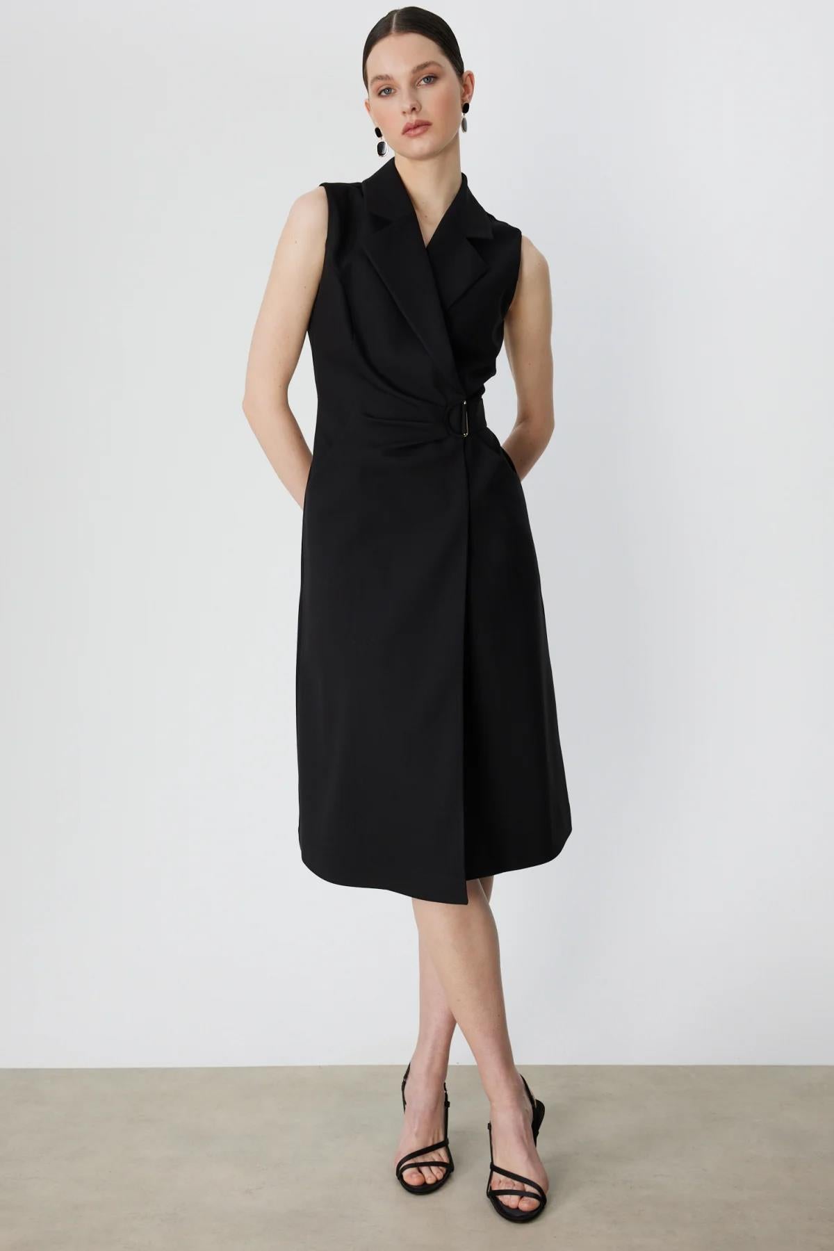 Beli Tokalı Kruvaze Kolsuz Midi Elbise