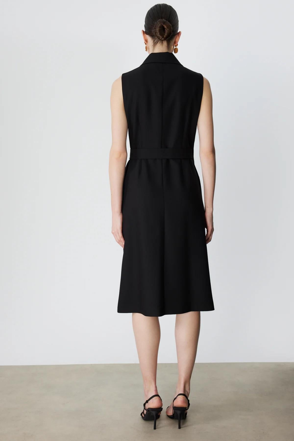 Beli Tokalı Kruvaze Kolsuz Midi Elbise