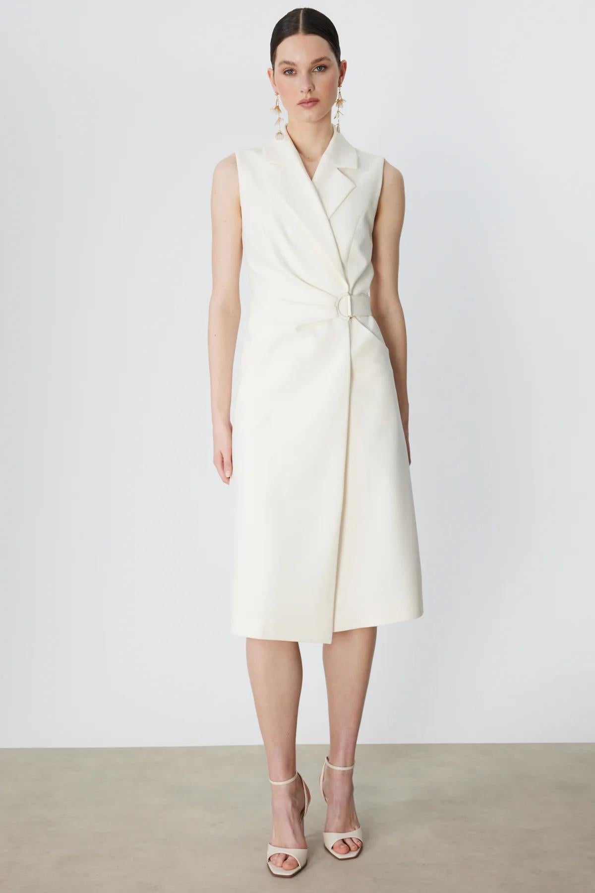 Beli Tokalı Kruvaze Kolsuz Midi Elbise