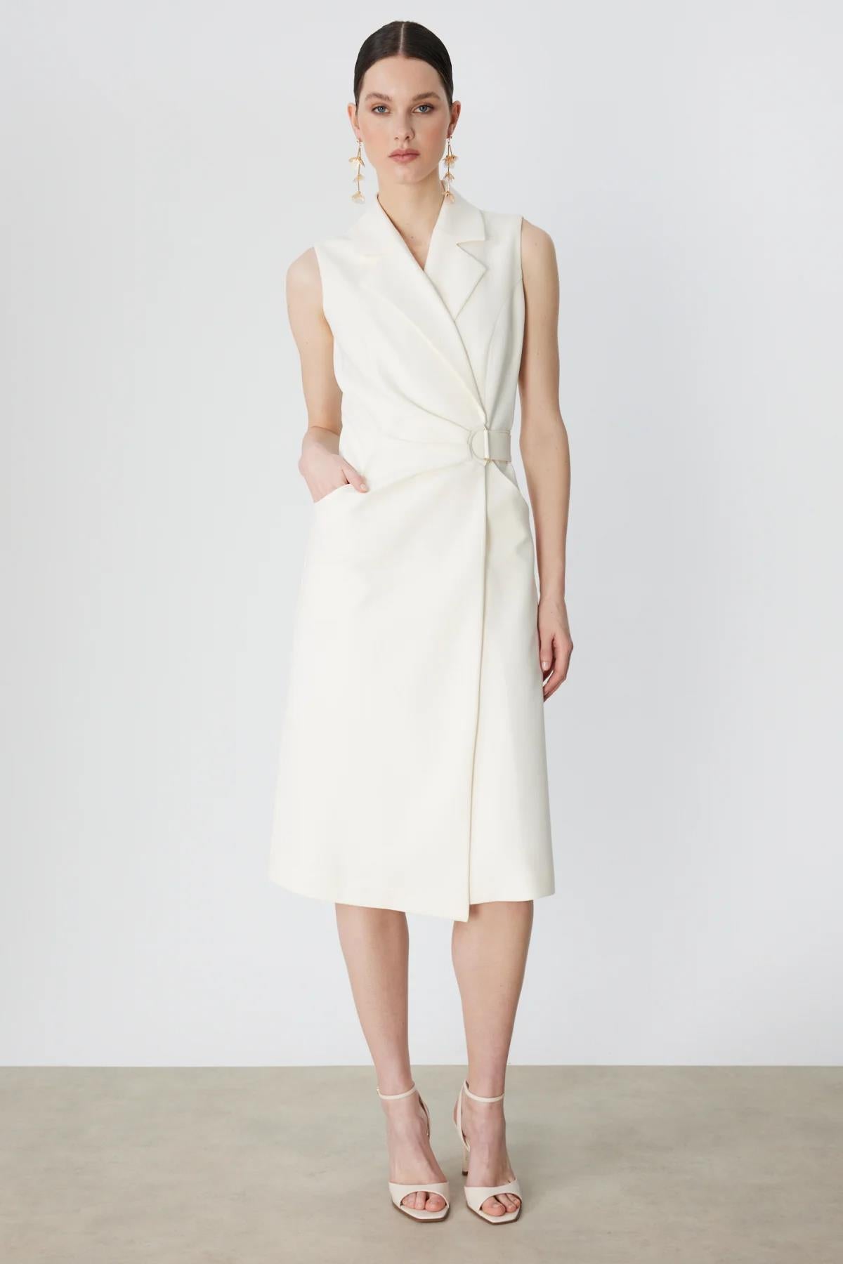 Beli Tokalı Kruvaze Kolsuz Midi Elbise