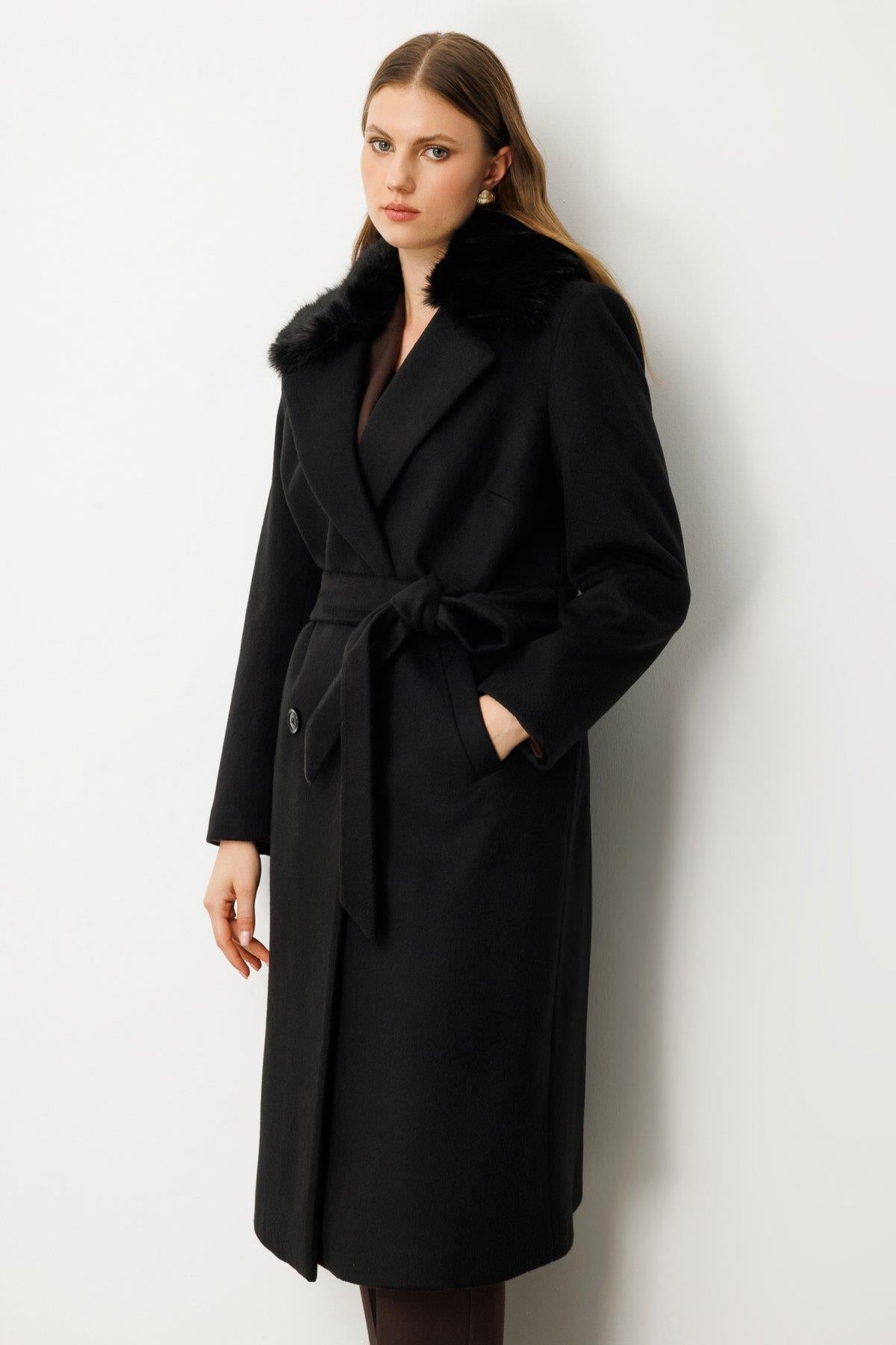 Yakası Kürklü Beli Kuşaklı Büyük Beden Kaban