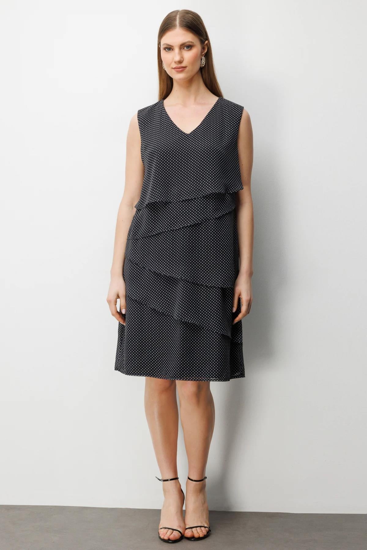 V Yaka Puantiyeli Katlı Büyük Beden Elbise