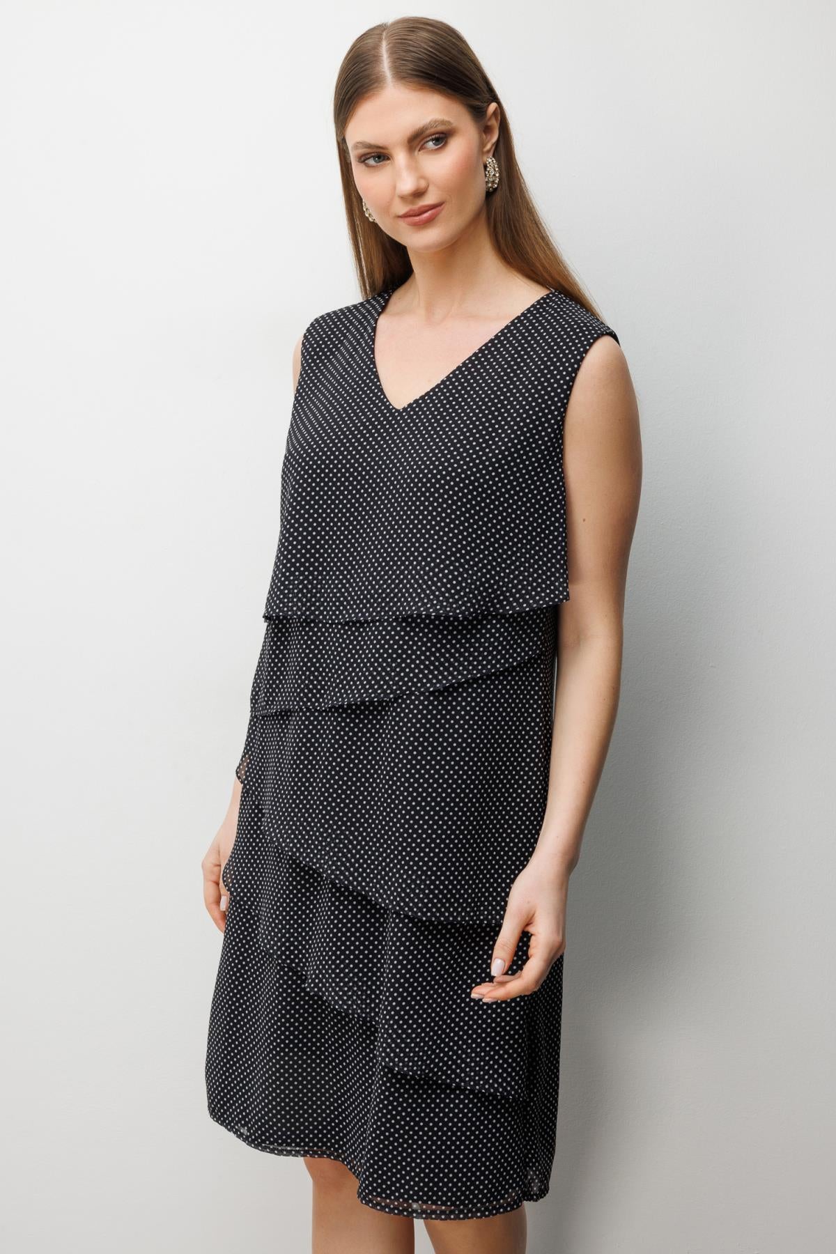 V Yaka Puantiyeli Katlı Büyük Beden Elbise