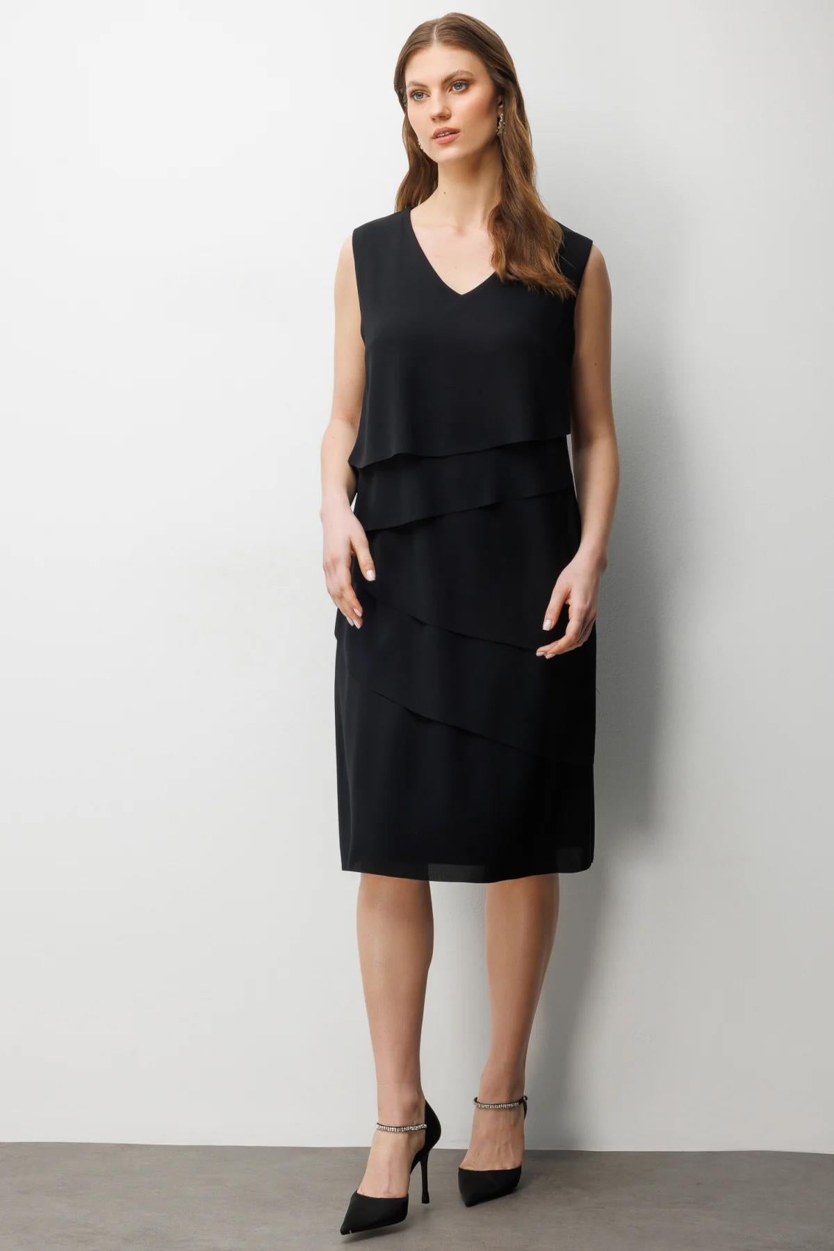 V Yaka Katlı Kısa Büyük Beden Elbise