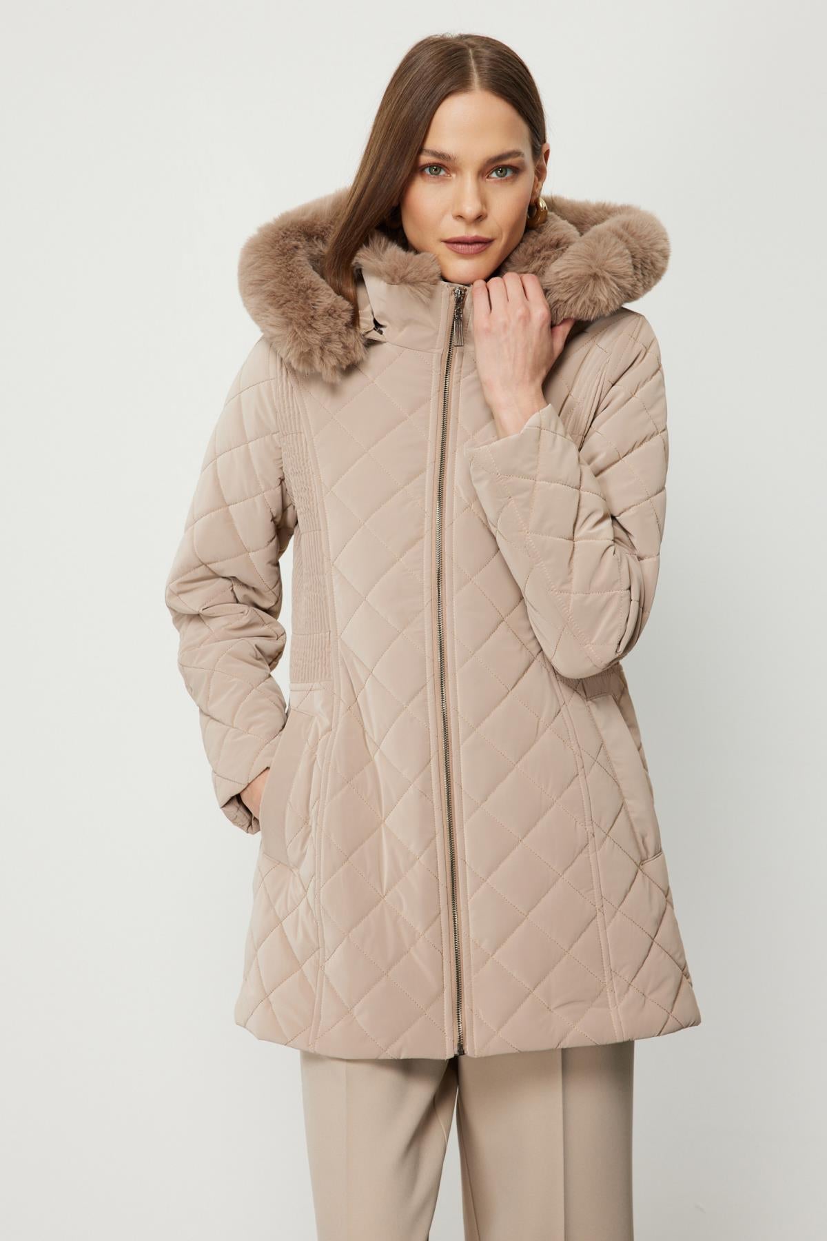 Kapitone Kapüşonlu Kürklü Şişme Mont